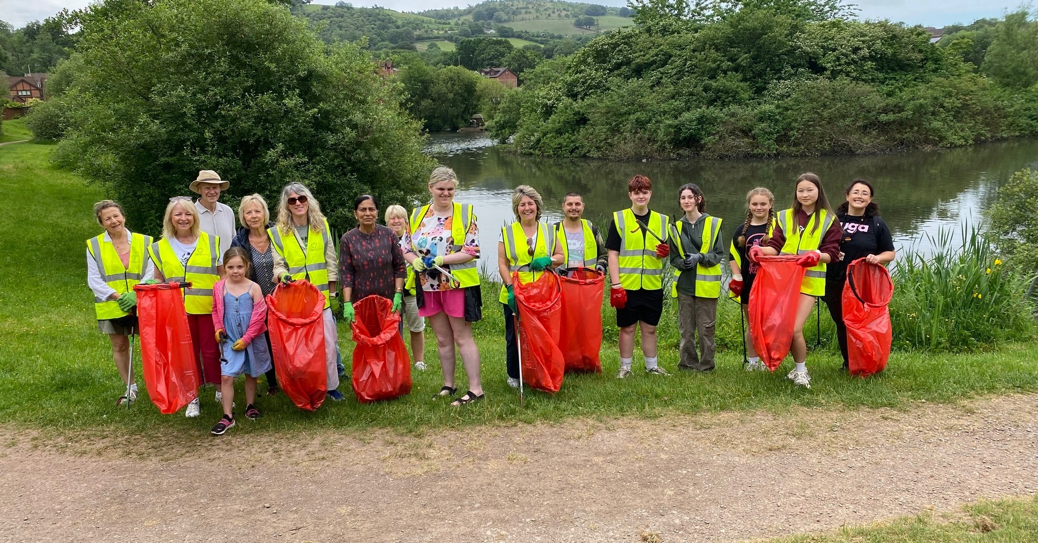 🌟 Volunteer Week is in full swing! 🌟
From Kin Saga sessions and community litter picks to getting creative with fun activities, we’ve been having a brilliant time so far!
🌟 Mae Wythnos y Gwirfoddolwyr ar ei hanterth! 🌟
O sesiynau Kin Saga a chodi sbwriel cymunedol i weithgareddau creadigol a llawn hwyl, rydym wedi bod yn cael amser gwych hyd yn hyn!