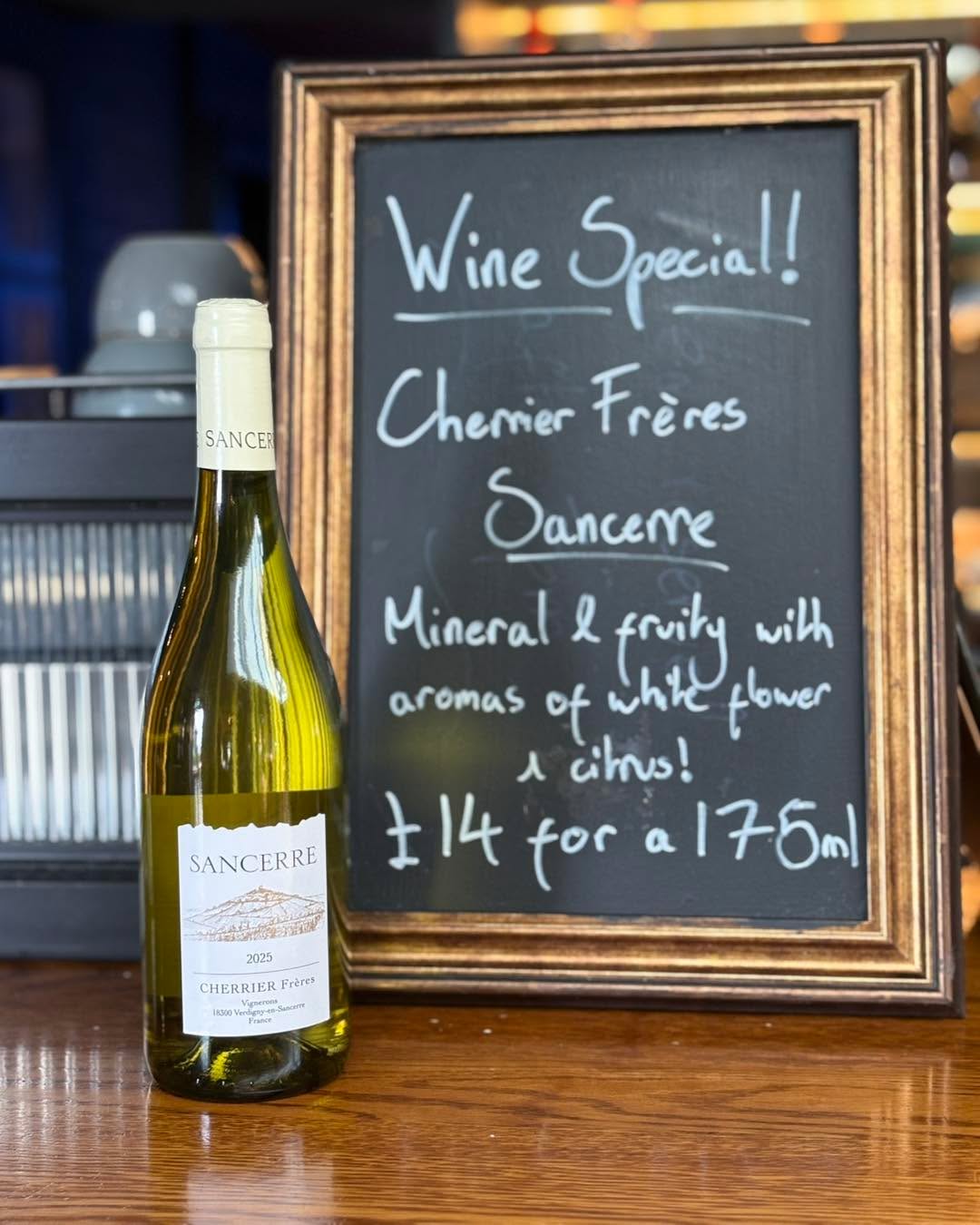 This week’s wine special: Cherrier Frères Sancerre.
Elegant, crisp, and beautifully expressive. It makes the perfect pairing for seafood, salads, or you can simply enjoy a glass on a warm evening.
Available this week only. Come discover why Sancerre remains one of France’s most celebrated white wines.
#Sancerre #frenchwine #surreyrestaurant