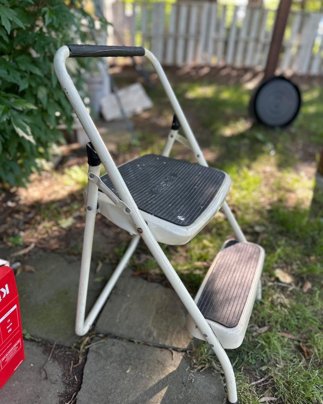 Shop Update:
We spent a lot of time testing and making sure HasBrackets won’t fail under load.
Today I learned I should have spent some of that time on myself.
➡️ Important safety tip: you’re never too old to fall off a stepladder.
I’m fine, just bruised — body and ego alike.
Orders keep chugging along. I guess I will too.