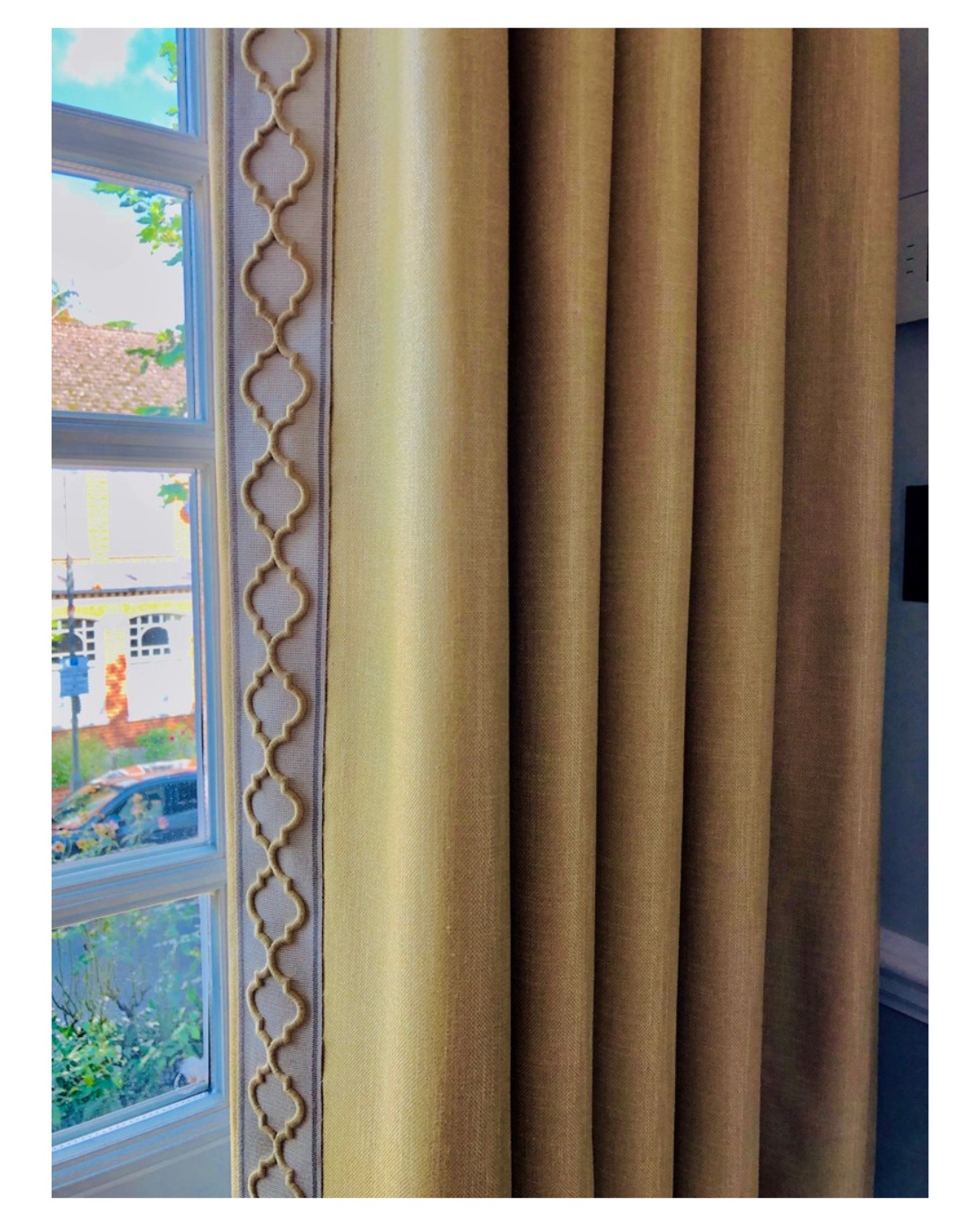 Adding a trim or contrasting print to the leading edge of curtains is a great way to elevate a plain fabric, if you want to keep the overall look a bit more paired back than going for a full on print.
There are so many AMAZINGLY stunning ones out there, have a look at @samuelandsons and get lost in a world of passementerie!
#passementerie #passementeries #northcoteroad #fulham #tootingnewsie #interiordecor #interiorinspo #balhamnewsie #softfurnishing #southlondon #softfurnishings #tooting #balhammums #southwestlondonmums #tootingmums #balhamlife #madetomeasure #windowtreatments #curtains #curtainmaker #earlsfield #handmade #maker #balham #wandsworth #localmaker #localmakers #bespoke