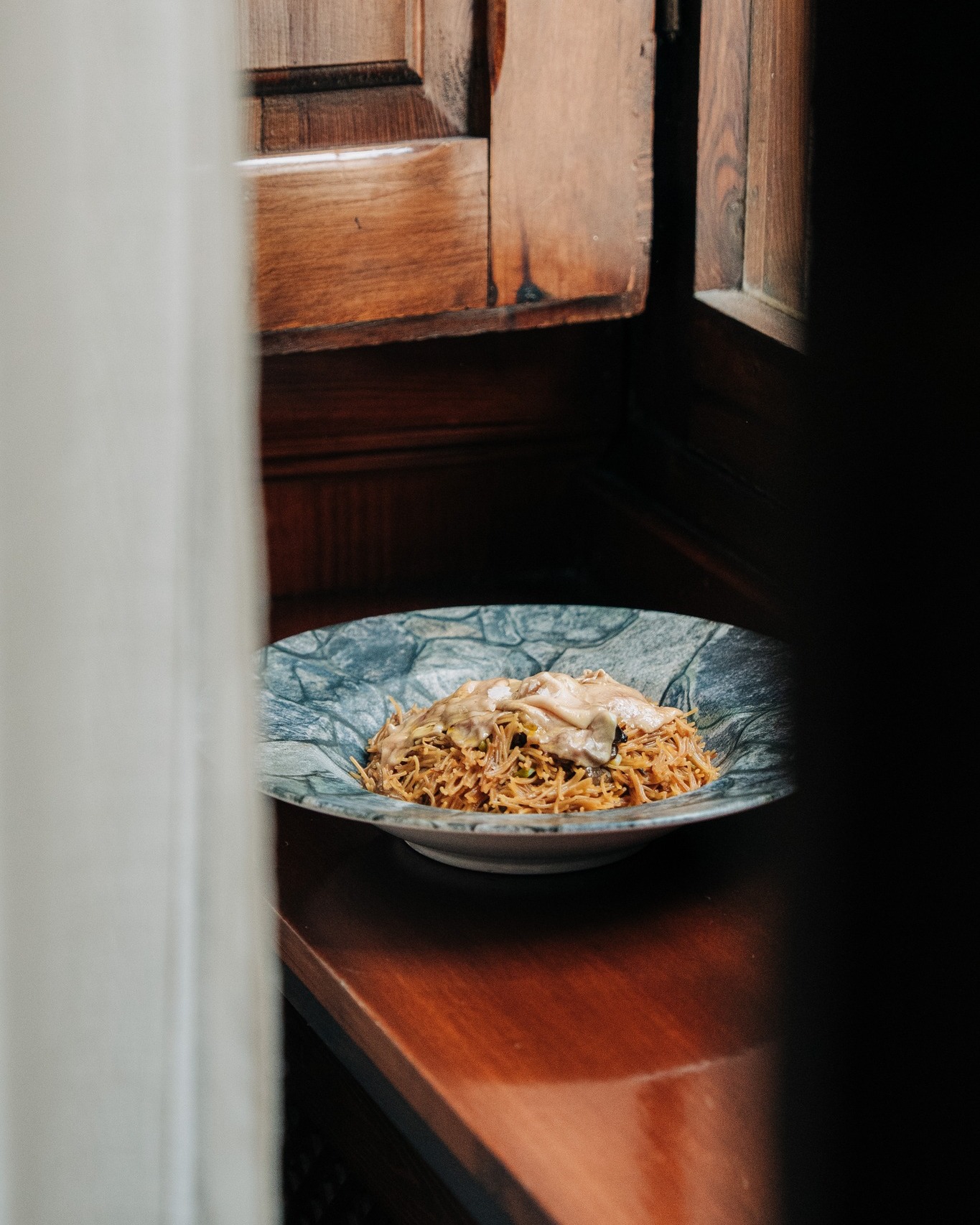 En el Mesón del Pastor somos fieles a las recetas que nos han llegado de generaciones pasadas. A esos sabores de siempre que hablan de nuestra historia y de nuestra cocina 🧡
Pero también nos gusta seguir creando, probar nuevas combinaciones y dar forma a platos que miran al presente sin perder nuestras raíces 😍
Tradición e innovación, siempre con producto de calidad y con lo mejor de nuestro territorio como punto de partida.
#mesondelpastor #bibgourmand #morella #elsports #guíarepsol