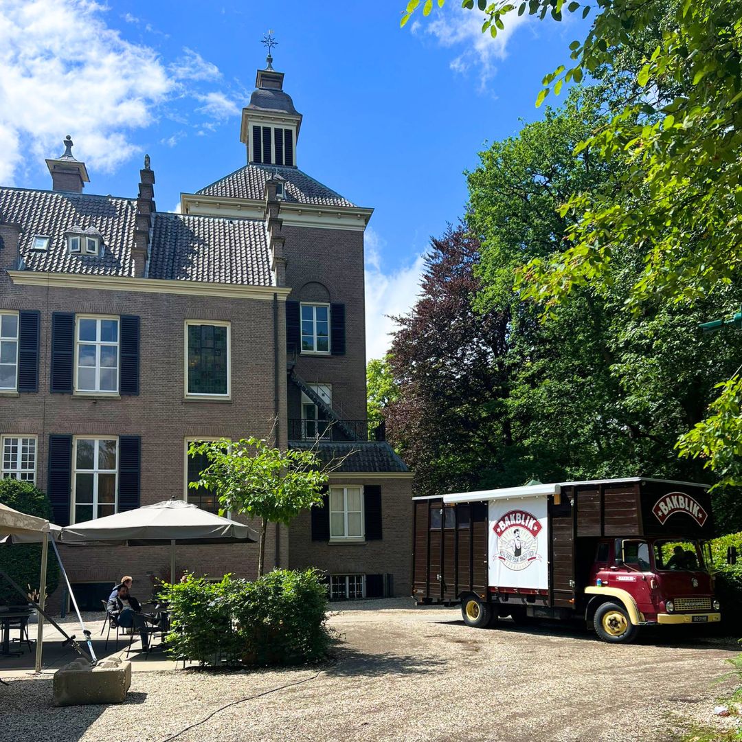 Gisteren waren we op uitnodiging van @huyzedrost te gast op het prachtige @landgoedzonheuvel in Doorn. De prachtige locatie, warme ontvangst en enthousiaste mensen maakten het een bijzonder geslaagde dag. Bedankt voor de gastvrijheid! 😊