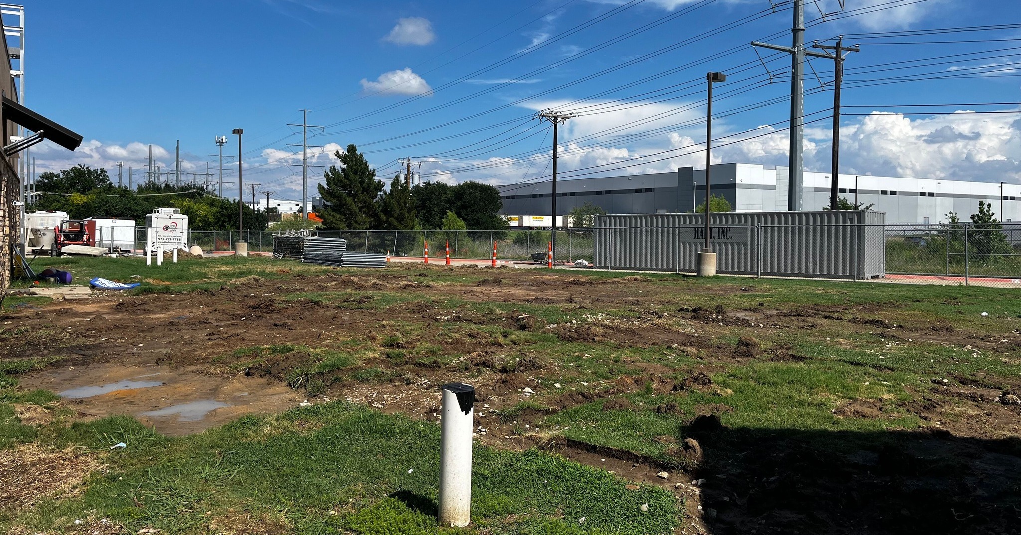🚧🐾 Construction is officially underway on our dog runs!
While we're excited for these improvements, it does mean our pups have fewer opportunities to stretch their legs on-site during the day. Thankfully, we have access to the Irving dog park for part of the day (thanks @cityofirving !!) but we'd love some extra help from volunteers to make sure our dogs continue getting plenty of exercise and one-on-one attention during this transition.
If you have some free time and would like to help walk dogs, now is a wonderful time to get involved. A few extra sets of hands can make a huge difference for the pets in our care!