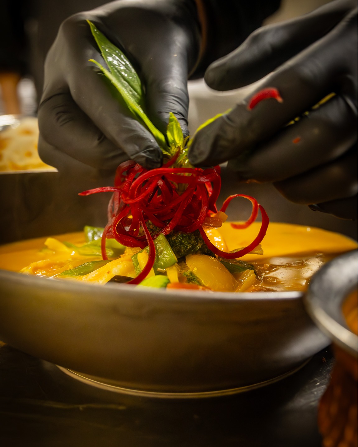 Erlebe die Gewürzexplosion in Konstanz! 🌶️✨
Bist du bereit für ein kulinarisches Abenteuer? Tauche ein in die Welt von Karma – dein Hotspot für indisch-asiatische Köstlichkeiten mitten in der City. Perfekt für heiße Dates oder coole Abende mit den besten Leuten.
#KarmaKonstanz #IndischAsiatisch #KonstanzEats #SpiceKitchen #FoodLovers