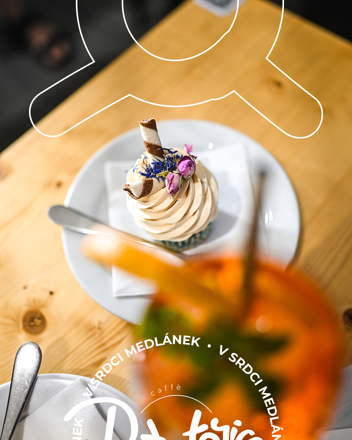 Někdy člověk nepotřebuje velké plány. 🧁 Stačí si sednout s někým blízkým, objednat si něco dobrého a nechat čas chvíli plynout pomaleji. Rotatoria je přesně o těch malých setkáních, která nakonec zůstanou v hlavě nejdéle. Tak se stav na chvíli, která bude jen tvoje.
•
Po – Ne 8 – 20 | Rotatoria caffè v srdci Medlánek
•
☕️🍰🥪🍨 www.rotatoria.cz
#rotatoria #caffe #medlanky #brno #caffebrno #snidane #snidanebrno #kavarnabrno #vyberovakava #domacidezerzy #bltsignature #prazirnaignac #cafferotatoriamedlanky #vsrdcimedlanek #jaroseblizi #brnokava #rotatoriajesrdcovka #vsrdcimedlanek