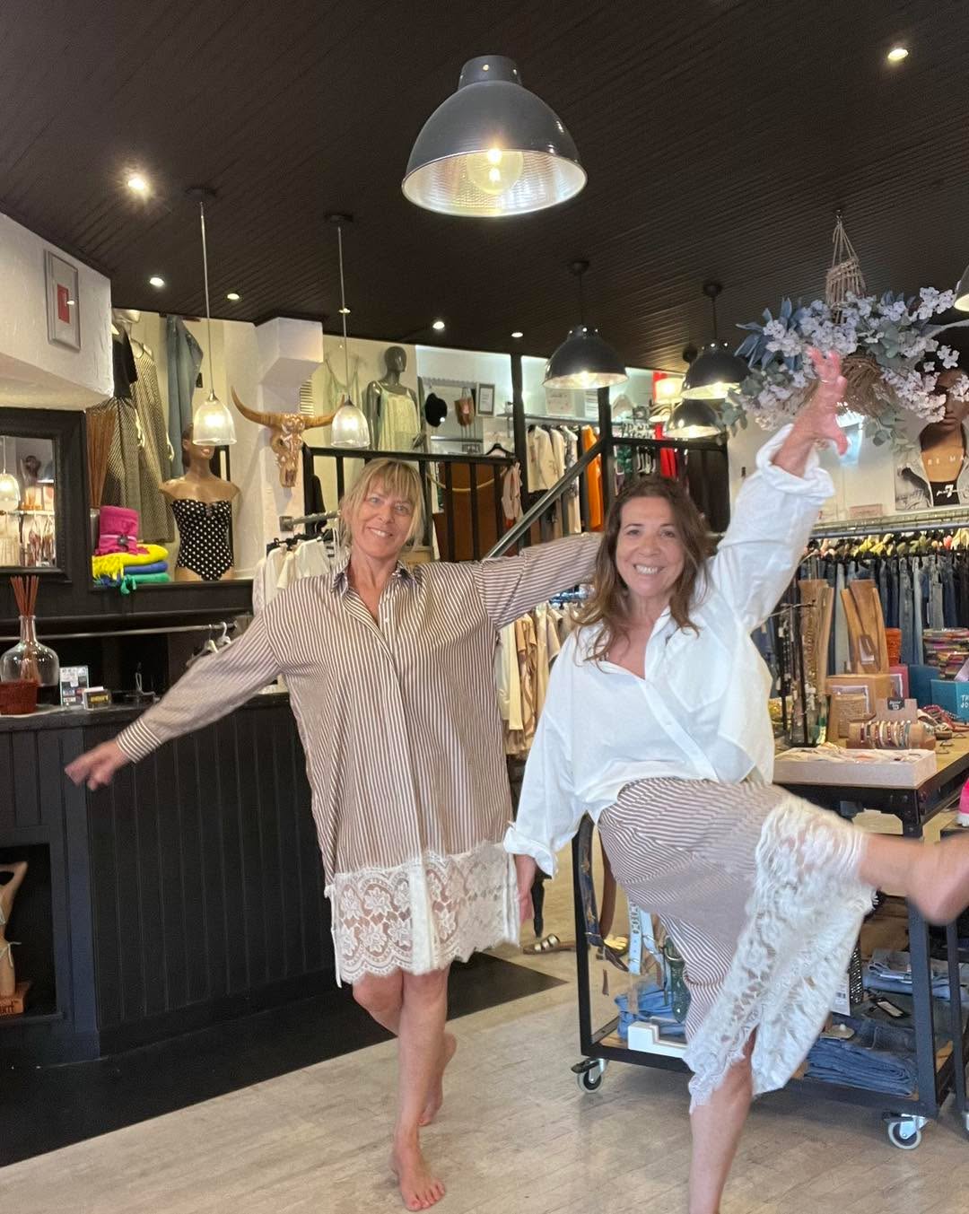 🌴BIKINISboutique🌴
NOTSHY
Focus sur la rayure
https://www.bikinisboutique.fr/product-page/robe-marjo-notshy
robe chemise 180€
https://www.bikinisboutique.fr/product-page/jupe-inaya-notshy-1
jupe 150€
https://www.bikinisboutique.fr/maxmara-weekend
chemise 200€
https://www.bikinisboutique.fr/product-page/sabot-ysis-youyou
sabot 195€
✖️Ouvert✖️7/7
Tous les jours
Du lundi au Dimanche 🌻
➿10h-12h30/ 14h30-19h***
➰➰➰➰➰➰➰
VENTE A DISTANCE ! 7/7
🛍️🛍️🛍️🛍️
🖥️ Retrouvez tout sur notre site internet :
Il reste ouvert 7/7
✨✨
https://www.bikinisboutique.fr/
✨✨✨✨
🛍️🛍️🛍️🛍️
✨✨✨✨✨
📞 0467013133
⛳️ le cap d’Agde .
🚚 📦 Expédition 🌍
🚚 🚚 n’oubliez pas le service VAD
Posez nous vos questions !
Paiement à distance 💳
Paiement x3 & PayPal 💰
Rdv FaceTime possible. 🌵
➰➰➰➰➰➰➰
#fahionboutique#portducapdagde
Languedocroussillon#mode#conceptstore.#placedelarbre✨
@followers