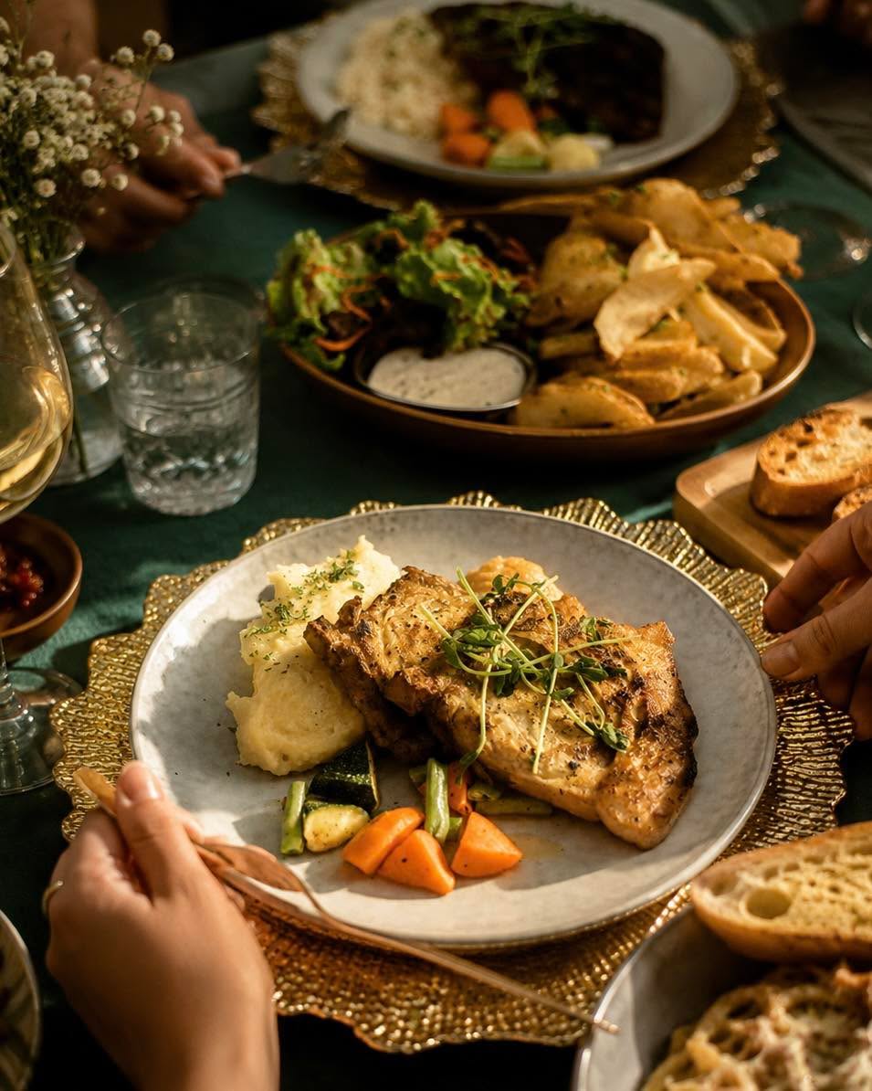 A table meant for sharing starts with dishes worth passing around.
To book a table, visit www.apartment1b.com/reservations
#yummy #datenight #gourmetcomfortfood #foodlover #foodielife #apartment1b #instagood #foodieheaven #lunch #FoodieFinds #foodie #foodiesofinstagram #FoodieFavorites #dinner #food #CelebrateInStyle #comfortfood #family #friends #sharing