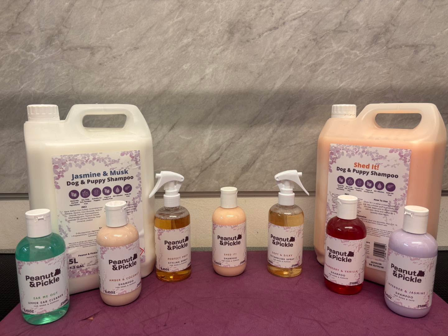 🐾 Something new at Just Dogs 🐾
The Peanut & Pickle range has arrived and I can’t wait to try these gorgeous products in the salon. 💜
Handmade, vegan, cruelty-free and packed with beautiful scents for some extra pampered pups. 🐶✨
Which scent would your dog choose?
Peanut & Pickle