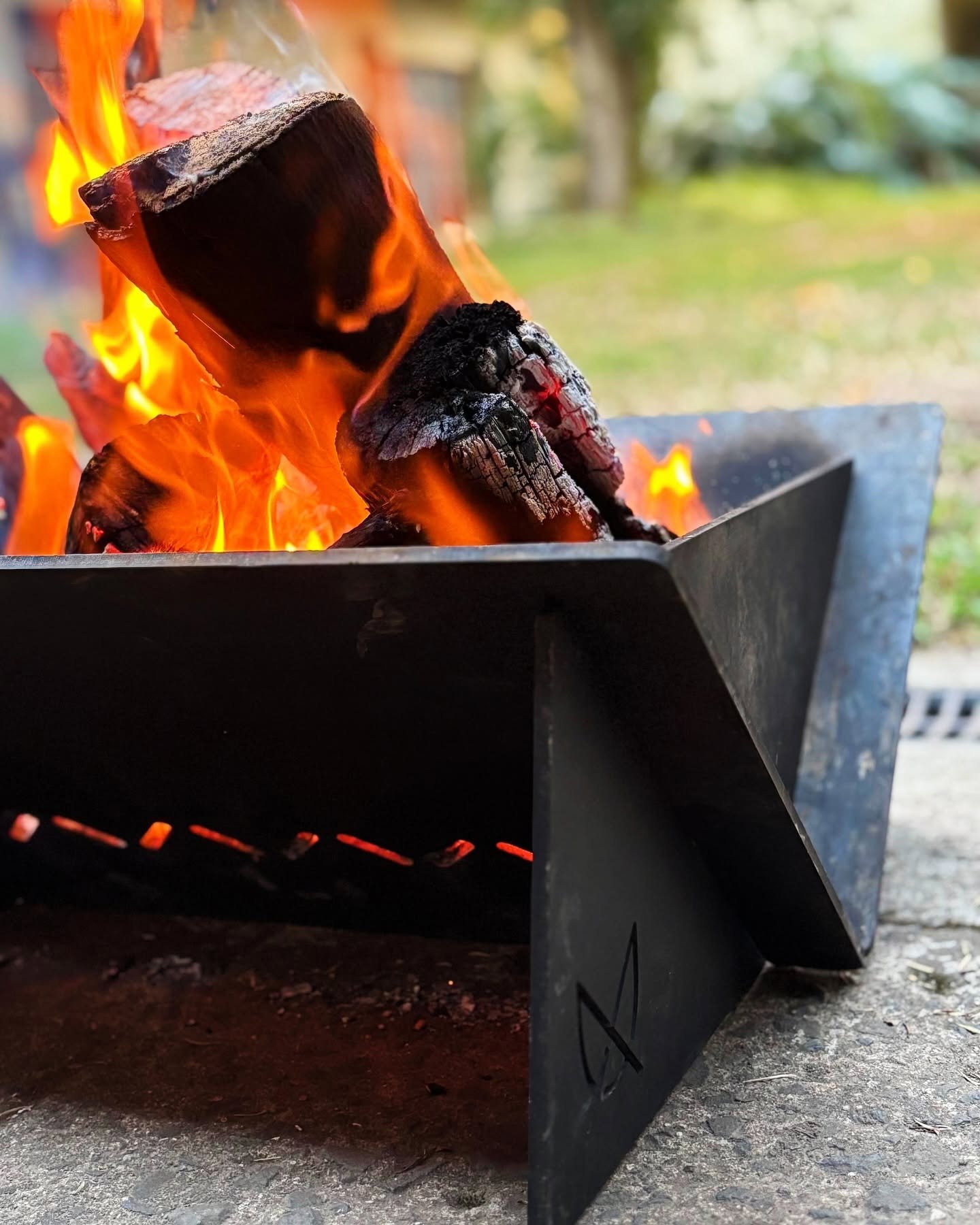 ...🔥🔥 KhakiBush Magazine at the East Coast Radio House & Garden Show 🔥🔥
Join us at the East Coast Radio House and Garden Show where things are about to get seriously hot around the fire!
We’re teaming up with Pretzel Designs to showcase their custom-built 4-man BraaiBoss Challenge firepit braai station — designed for competitors to go head-to-head in a proper braai showdown. 🔥🥩
And that’s not all…
There will also be smaller Pretzel Designs braai firepits available for competitors to use — meaning two braai zones, two fire temperatures, two completely different cooking experiences.
From high heat searing to slow, controlled flame cooking, it’s a true test of skill, timing, and braai mastery.
If you think you’ve got what it takes… step up to the fire.
🔥 The BraaiBoss Challenge is on.
🔥 The heat is real.
🔥 The bragging rights are waiting.
#KhakiBushMagazine #EastCoastRadioHouseAndGardenShow #BraaiBossChallenge #PretzelDesigns #BraaiCulture #SouthAfricaOutdoors #FireAndFlavour #BraaiLife #OutdoorLiving #KhakiBushAdventures