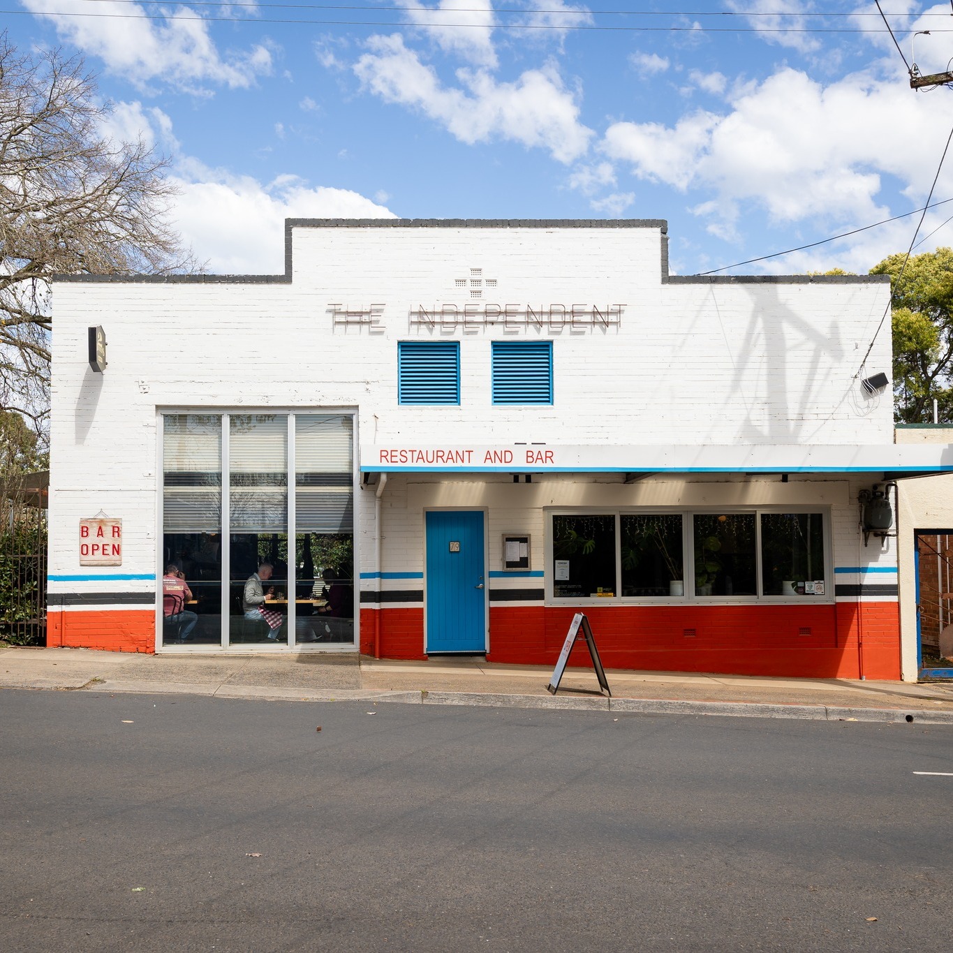 Make the trip to Gembrook and discover The Independent, nestled among the breathtaking Dandenong Ranges.
Just over an hour from Melbourne, it’s the perfect spot for a long lunch, relaxed dinner or weekend escape.
Open Friday to Sunday from 12pm, with takeaway also available for those cosy nights at home.
Book your table or order online via the link in bio.
#gembrook #theindependentgembrook #dandenongranges #weekendplans #daytrip #dinnerdate #longlunch #weekendgetaway