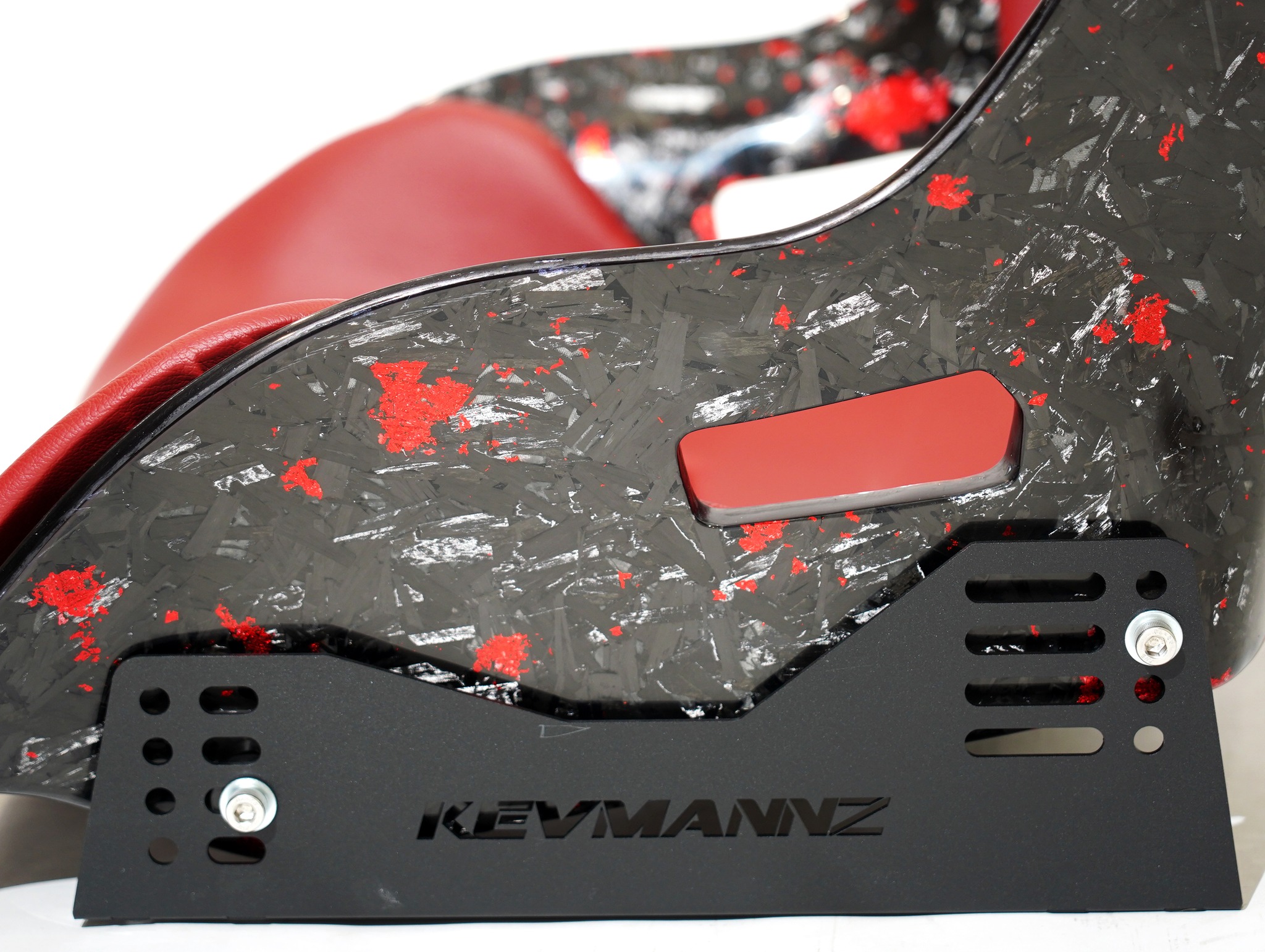 Forged CF + Red Flakes GT-Max seats with red leather padding, including plug&play rails and slider kit for Dodge Charger Hellcat 2021.