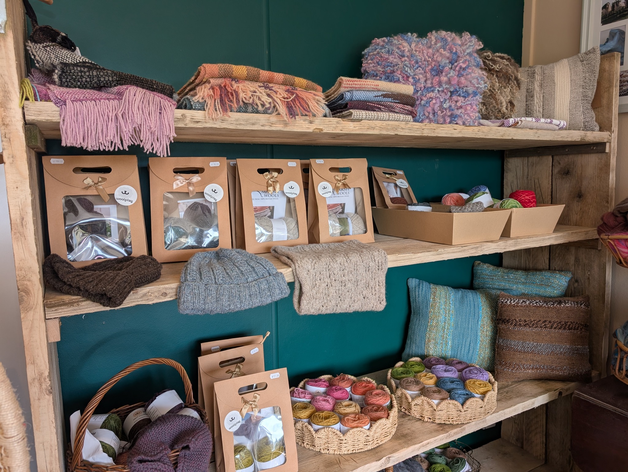 Thank you to everyone who dropped by over the first weekend of Suffolk Open Studios - it was great seeing old friends and making making new acquaintances. And I'm so pleased a couple of visitors are seriously thinking about trying out weaving!
I'm open again in two weeks time if you didn't have chance to visit this time as this coming weekend I'll be @woollyworsted in Dilham Norfolk
#suffolkopenstudios #woollyworsted #woolyweekend2026 #whatsonsuffolk2026