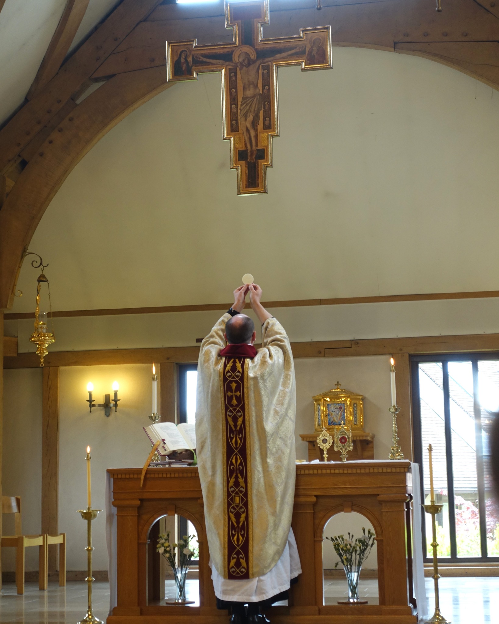 CORPUS CHRISTI SUNDAY
"O precious and wonderful banquet, that brings us salvation and contains all sweetness! Could anything be of more intrinsic value? Under the old law it was the flesh of calves and goats that was offered, but here Christ himself, the true God, is set before us as our food. What could be more wonderful than this? No other sacrament has greater healing power; through it sins are purged away, virtues are increased, and the soul is enriched with an abundance of every spiritual gift." - St Thomas Aquinas