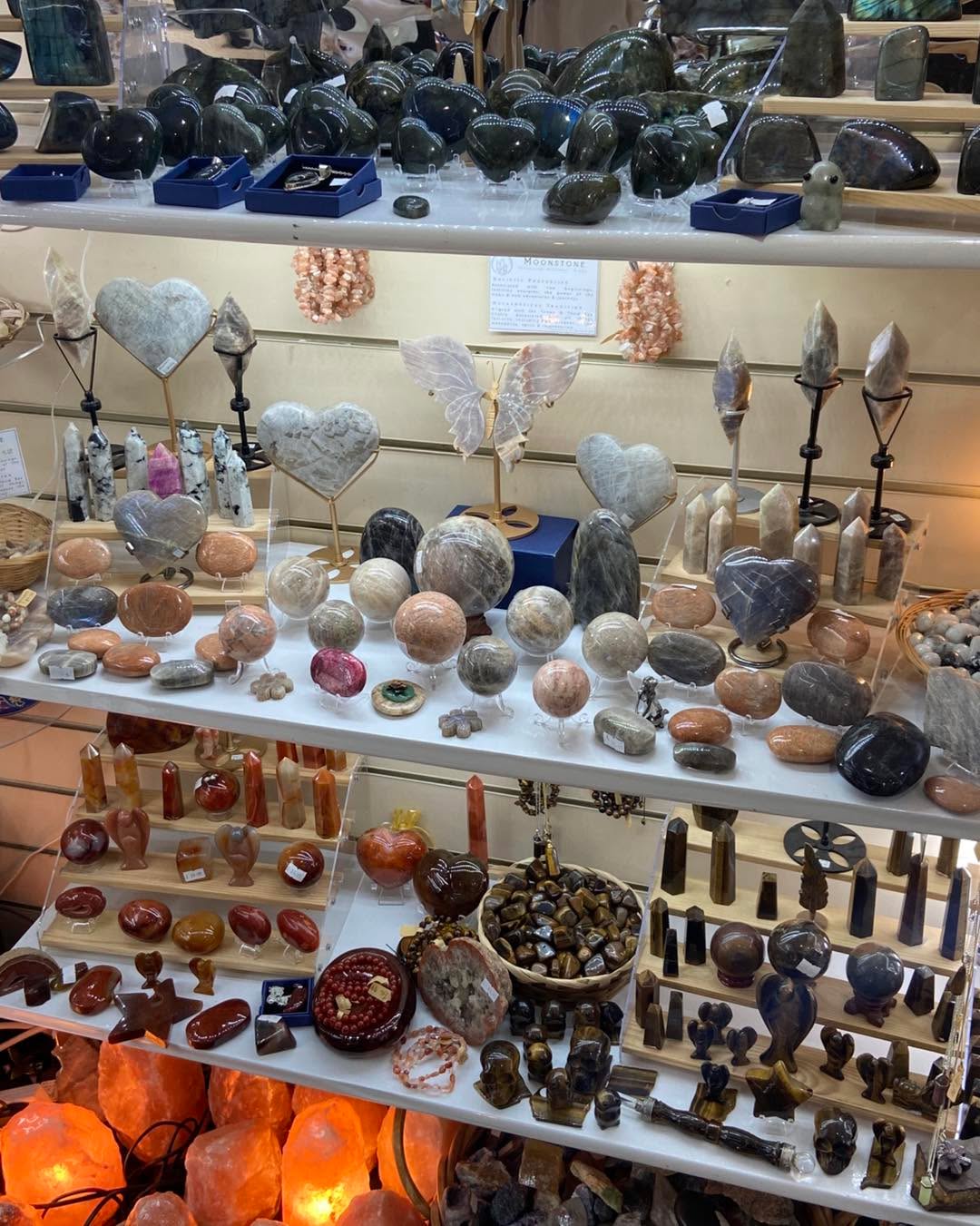 New pieces on our Moonstone shelf ✨🔮🌛
We have stocked up on new palmstones, spheres and some amazing freeforms. Moonstone is often associated with new beginnings, the moon and feminine energy
For more information or to purchase any of the items shown give us a message or comment down below
.
.
.
#crystalshopuk #moonstone #crystalmagic