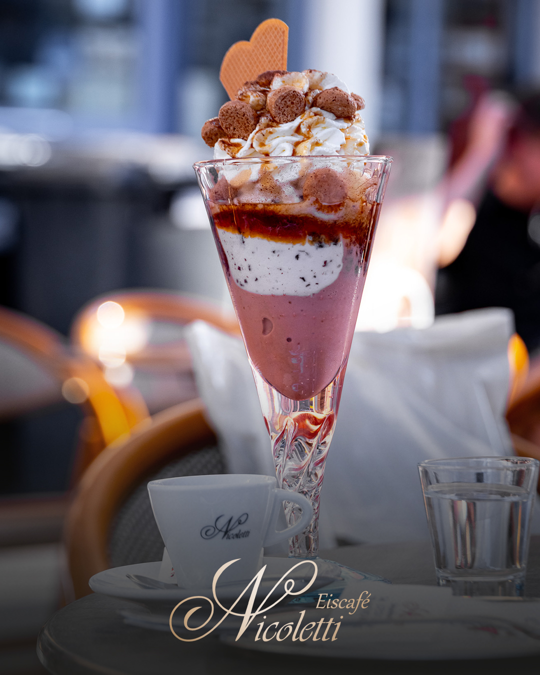 Lasst Euch vom Dolce Vita verzaubern – mit frisch zubereitetem Gelato, duftendem Kaffee und echter italienischer Lebensfreude mitten in Konstanz. 🍨☕🇮🇹
www.eiscafe-nicoletti.de
#NicolettiEiscafé #GelatoMomente #GenussPur