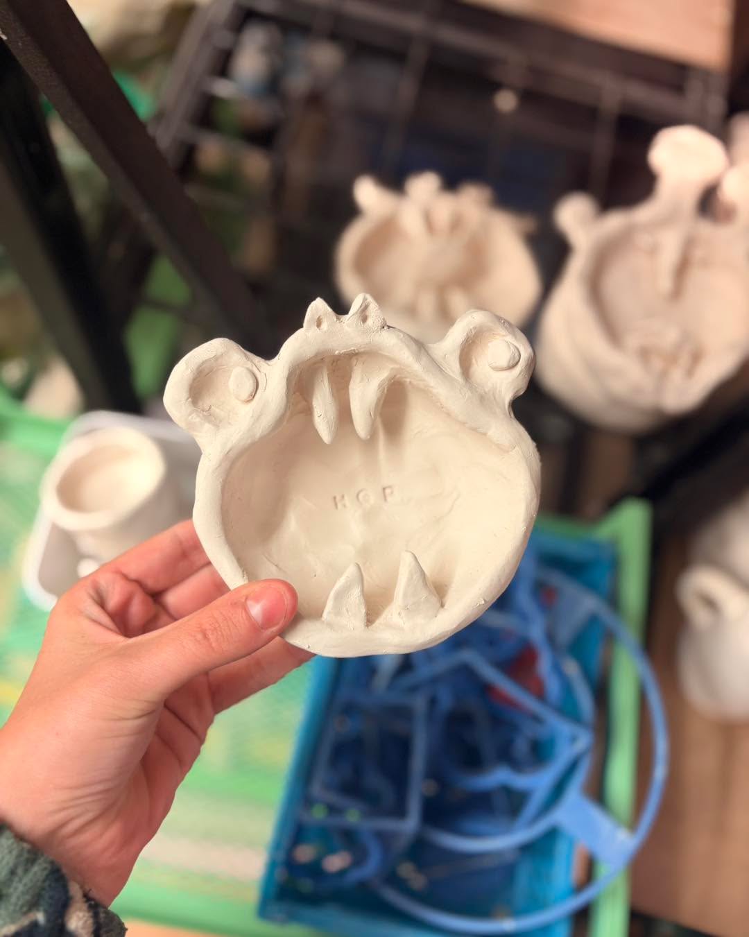 How cool are these monster pinch pots?! 👹✨
These were created by some of our talented young makers at Home Ed Clay Club and have now had their first firing. We absolutely love all their different expressions and personalities!
Did you know we offer clay experiences at Happy Glaze too? From our Home Ed Clay Club to family clay workshops, adult clay events and beginner-friendly clay sessions, there’s plenty of opportunities to get your hands muddy and make something unique.
Our Home Ed Clay Club runs every other Thursday afternoon, with a session taking place this week. The current beginner course is halfway through, but our PAYG sessions remain open for bookings.
✨ Pay per session
✨ Or block book 4 sessions for a discounted rate plus a free painting session
✨ Sibling discount available (DM for code)
Would you like to see our Monster Pinch Pot workshop return? 👀
We’ve got some fun clay workshops planned for the summer holidays already, with even more being added soon. Let us know what you’d love to make!
Swipe through and tell us which monster is your favourite! 👹💚
#ClayWorkshop #PotteryPainting #Tiverton #DevonDaysOut #CreativeKids