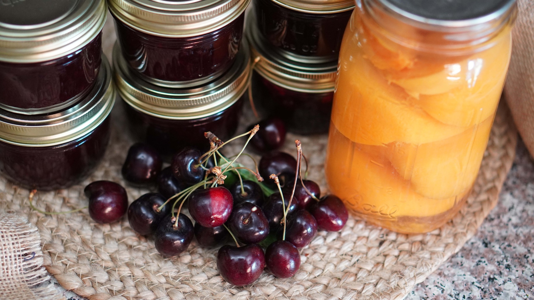 Cherry Peach Jam Canning Recipe
I love combining the sweet taste of peaches with the delightful flavor of cherries in this cherry peach jam. I appreciate having a wide variety in my pantry. By making my own jam, I can create much more diversity than what's offered at our local grocery store.
Wisdom Preserved Website https://wisdompreserved.life/cherry-peach-jam-canning-tutorial
How Altitude Affects Canning Processing: https://youtu.be/oSr1QyV8hU8
Quality, American-made, Superb CANNING LIDS and JARS:
✅Here is your 20% off promo code: WP20
✅Superb Website https://shop.superbsealing.com/?ref=WP20
#superbcanning @superbcanning