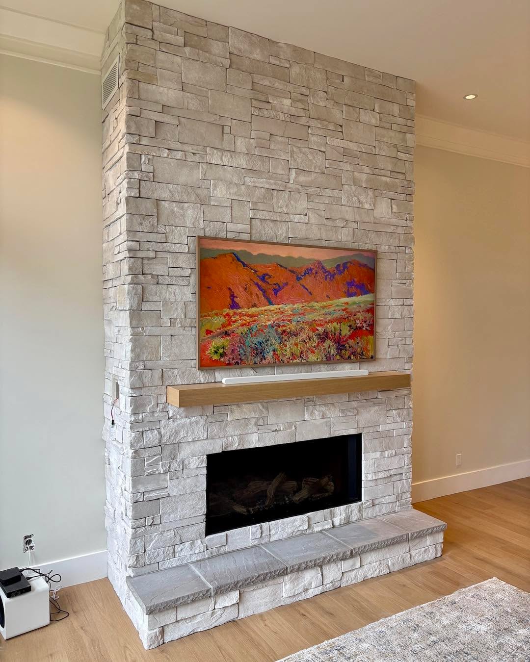 Kind of a dreary, chilly Monday morning. Let’s stay inside and admire this fireplace.
#fireplace #interiordecor #interiordesign #interior #MasonryExperts #stone #StoneVeneer
