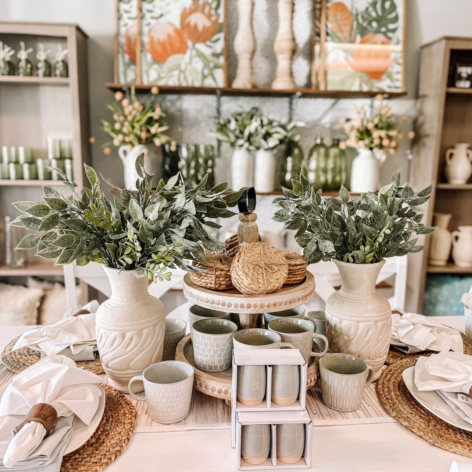If this is your vibe, we should be friends.
New fresh drops this week..
🌷Protea art, new faux greenery, table top accessories and more.
Come in this week and let's create a look just for you.