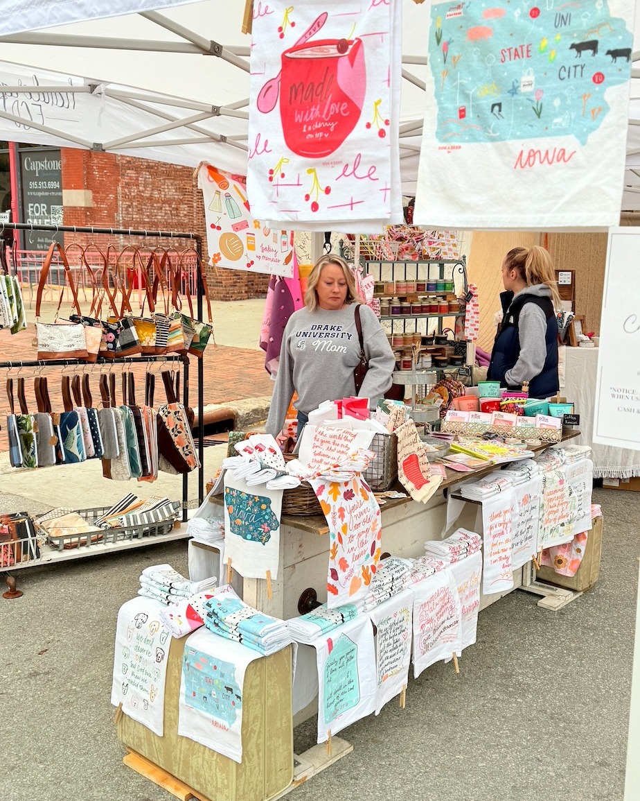 ✨ We’re here! ✨
.
Downtown Des Moines Farmers Market 🤍
.
🗓 Today — June 13
⏰ 7–12
📍 Court Ave
.
Come find us and say hi! 👋
#DSMFarmersMarket #ShopLocalIowa #IowaMade #FarmersMarketMorning #HandcraftedFCD
