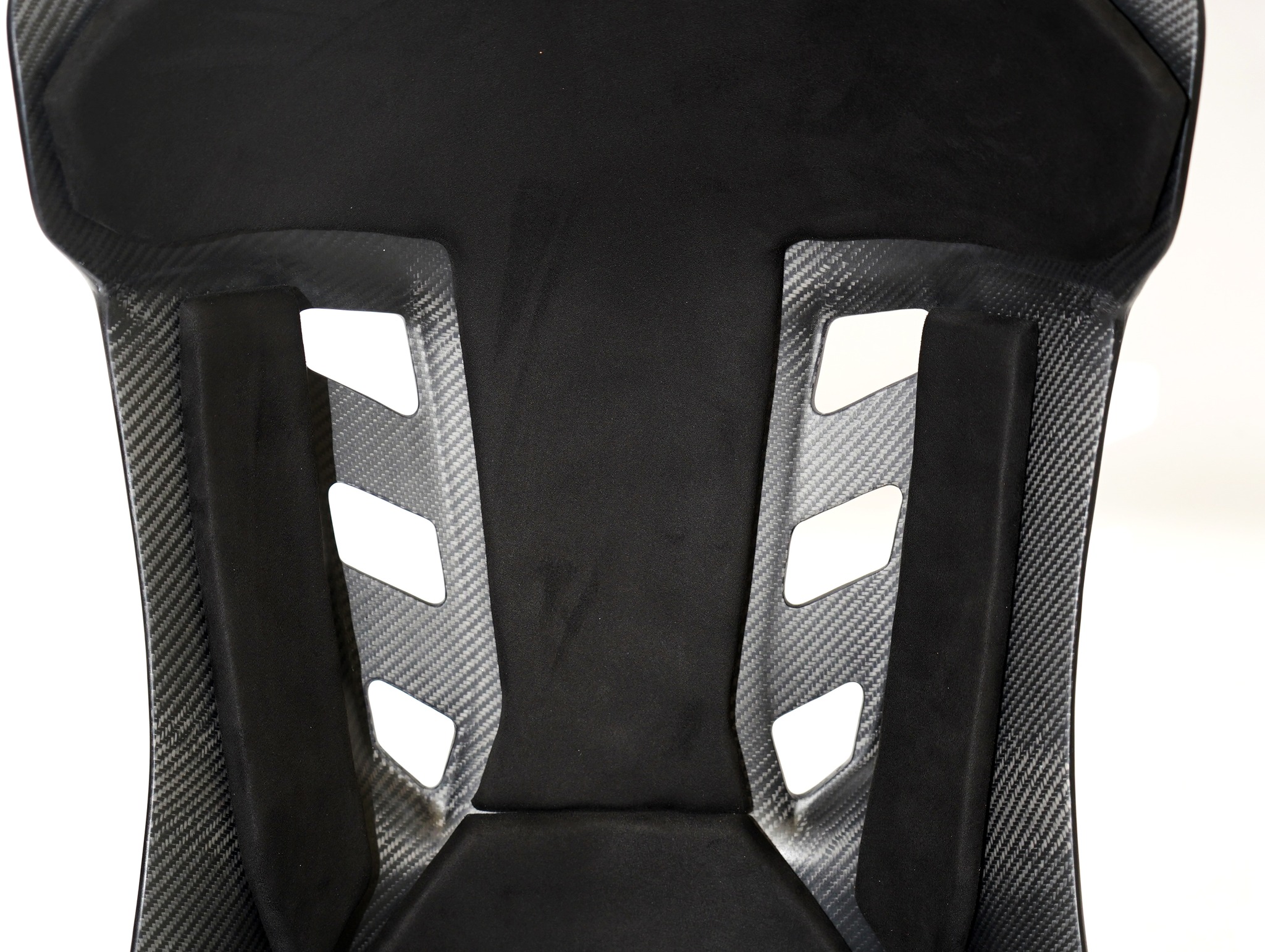 Reach new heights of performance and style with the Matt CF Seats GT-Max SL Pro-track Series, featuring premium black Alcantara padding and bespoke logo stitching on the headrest that ignites your passion for the ultimate driving experience! 💥