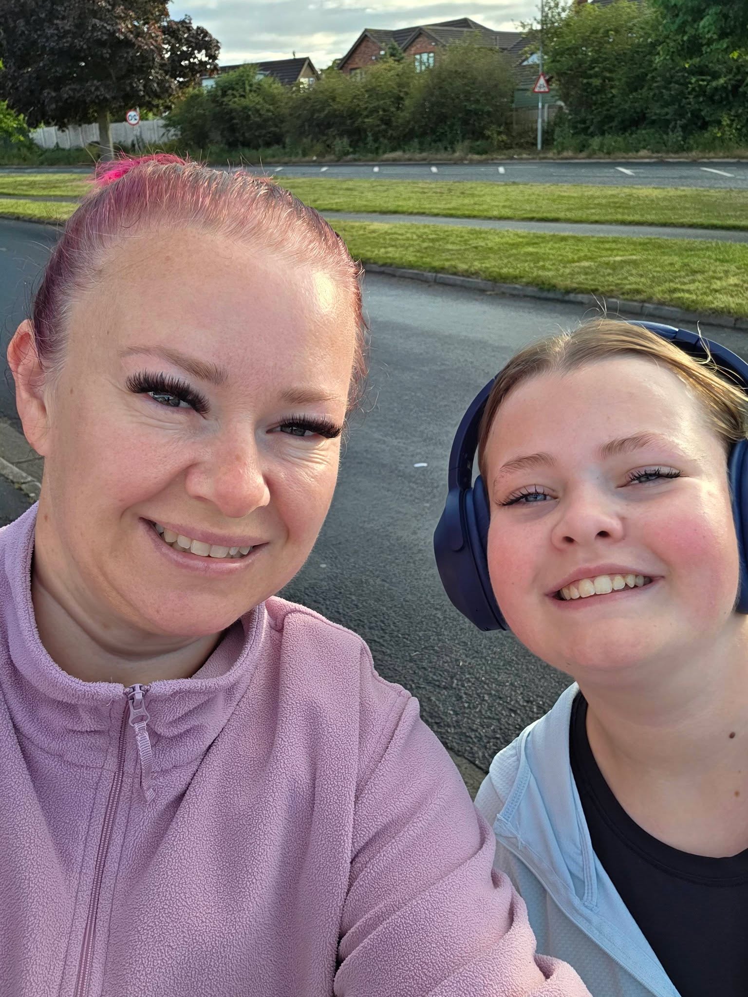 Today has been a lovely mixed day...
Started my day at 6.30am out walking with Alysa....
Then headed to Vicky Cutler coffee connections meeting...
Followed by a trio by the sea to work in my car for an hour before school run...