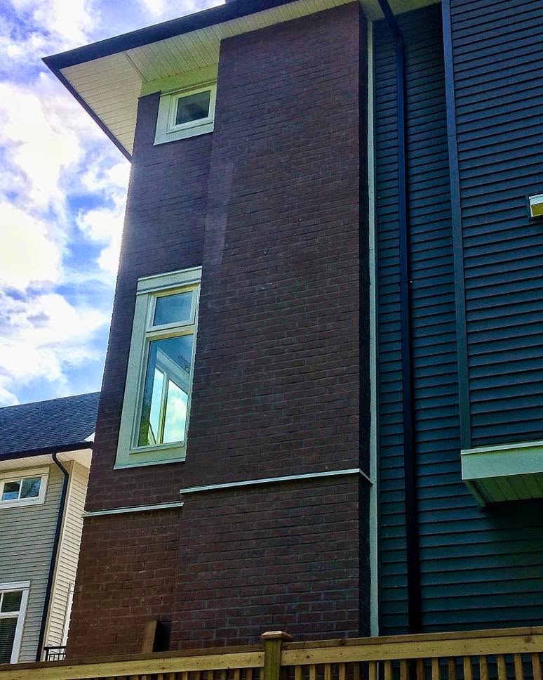 The pic of the chimney in the second slide was taken from the top of the chimney in the first slide. The pic of the chimney in the first slide was taken from the top of a third, very tiny chimney but the ongoing legal action Gnomes Vs BDM prevents me from discussing it any further
#brickveneer #masonry #masonrywork #masonrycontractor #thinbrick