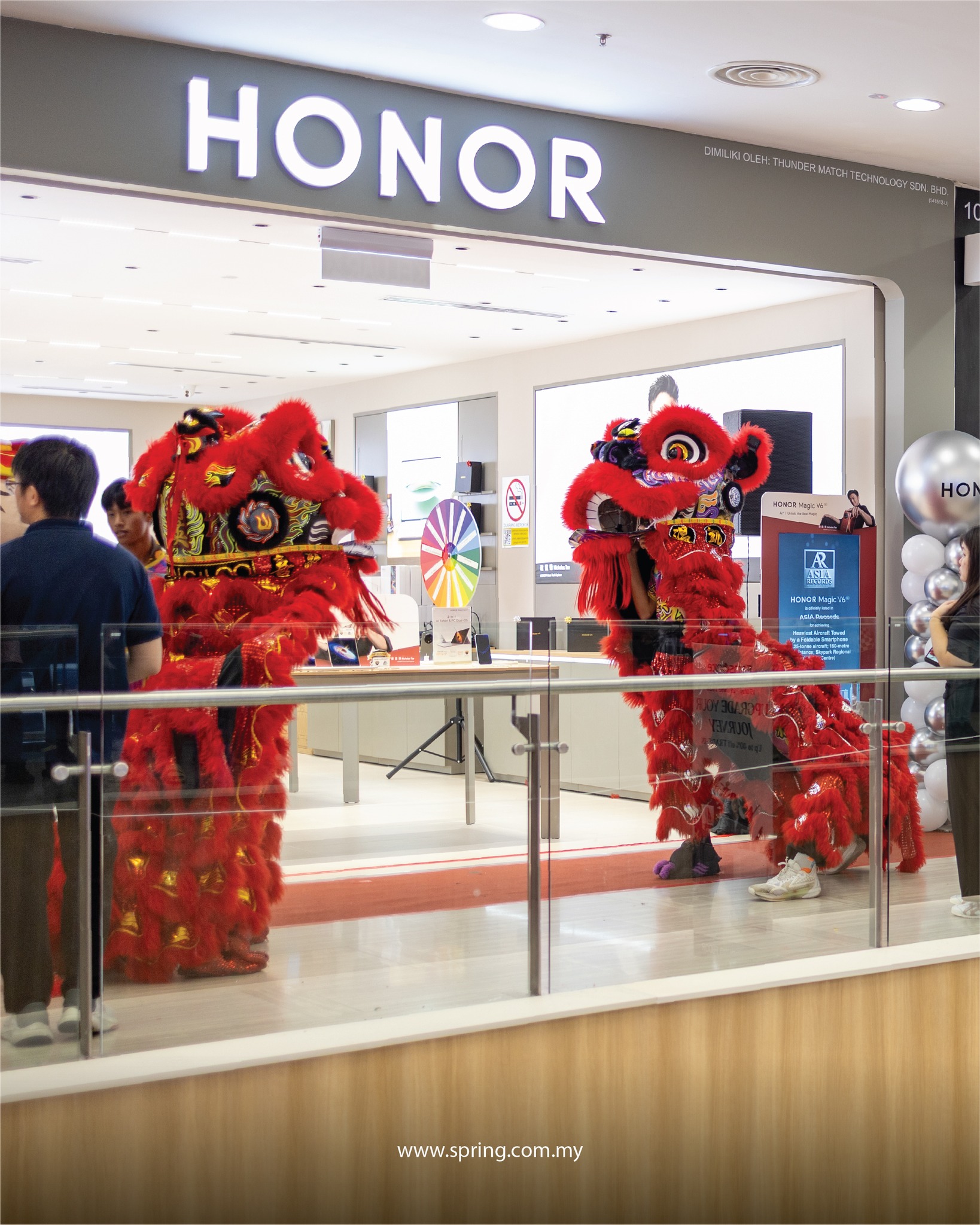 We celebrated the Grand Opening of the HONOR Concept Store 🎉
Don’t miss their latest promos and exciting Buy & Win campaign, happening until 14 June 2026. Stand a chance to win prizes worth up to RM1,800! *T&Cs apply.
📍 First Floor, Lot 103B
#HONOR #TheSpringHonor #TheSpringKCH