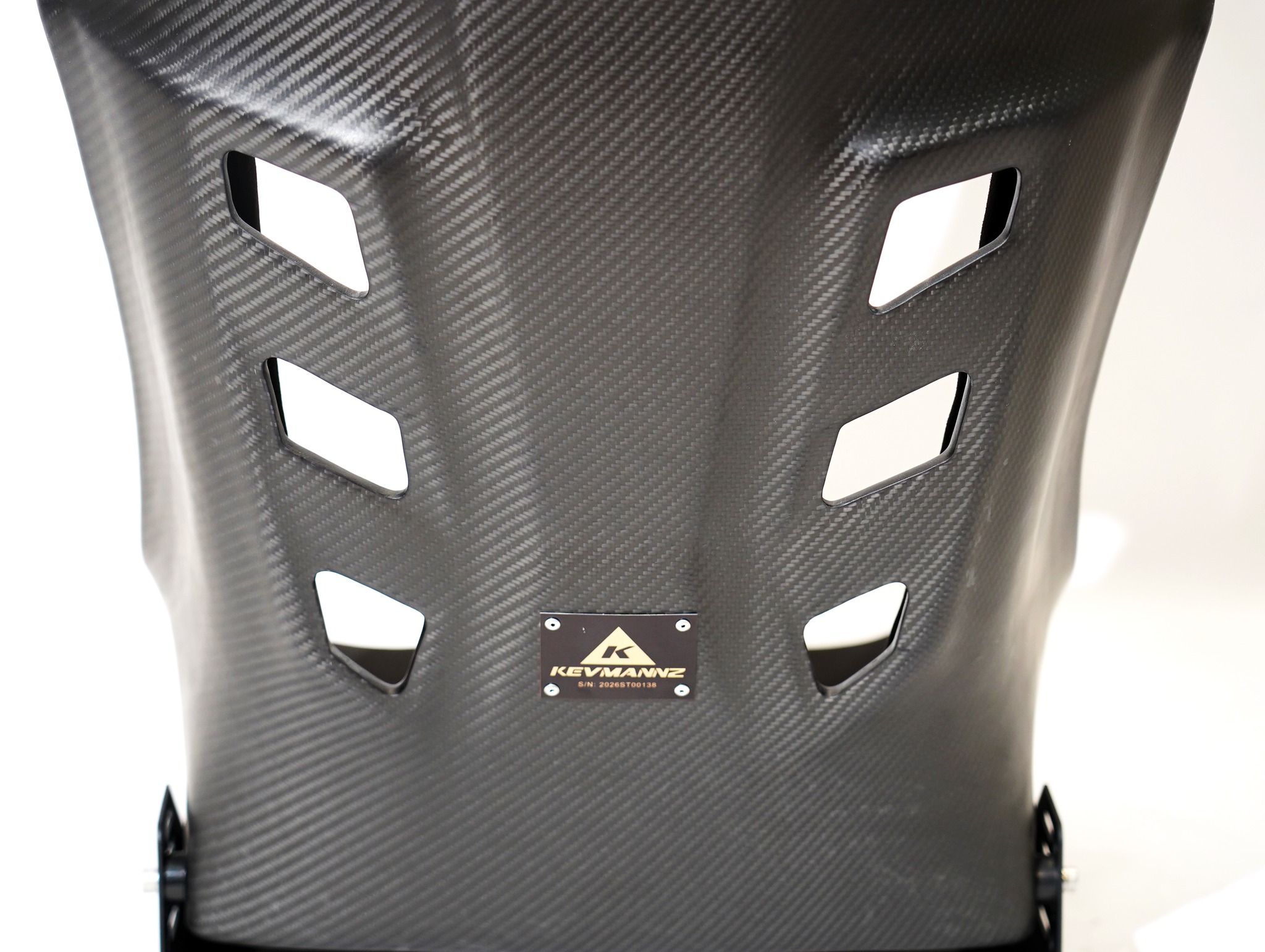 Reach new heights of performance and style with the Matt CF Seats GT-Max SL Pro-track Series, featuring premium black Alcantara padding and bespoke logo stitching on the headrest that ignites your passion for the ultimate driving experience! 💥