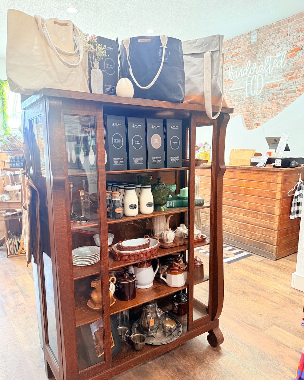 ✨ Snapshot Saturday ✨
.
No market for us today—but the shop is open 🤍
.
Come browse, shop, and enjoy a cozy Saturday with us ✨
.
Or shop online anytime 💻
#SnapshotSaturday #ShopSmallIowa #IowaMade #ShopLocal #HandcraftedFCD