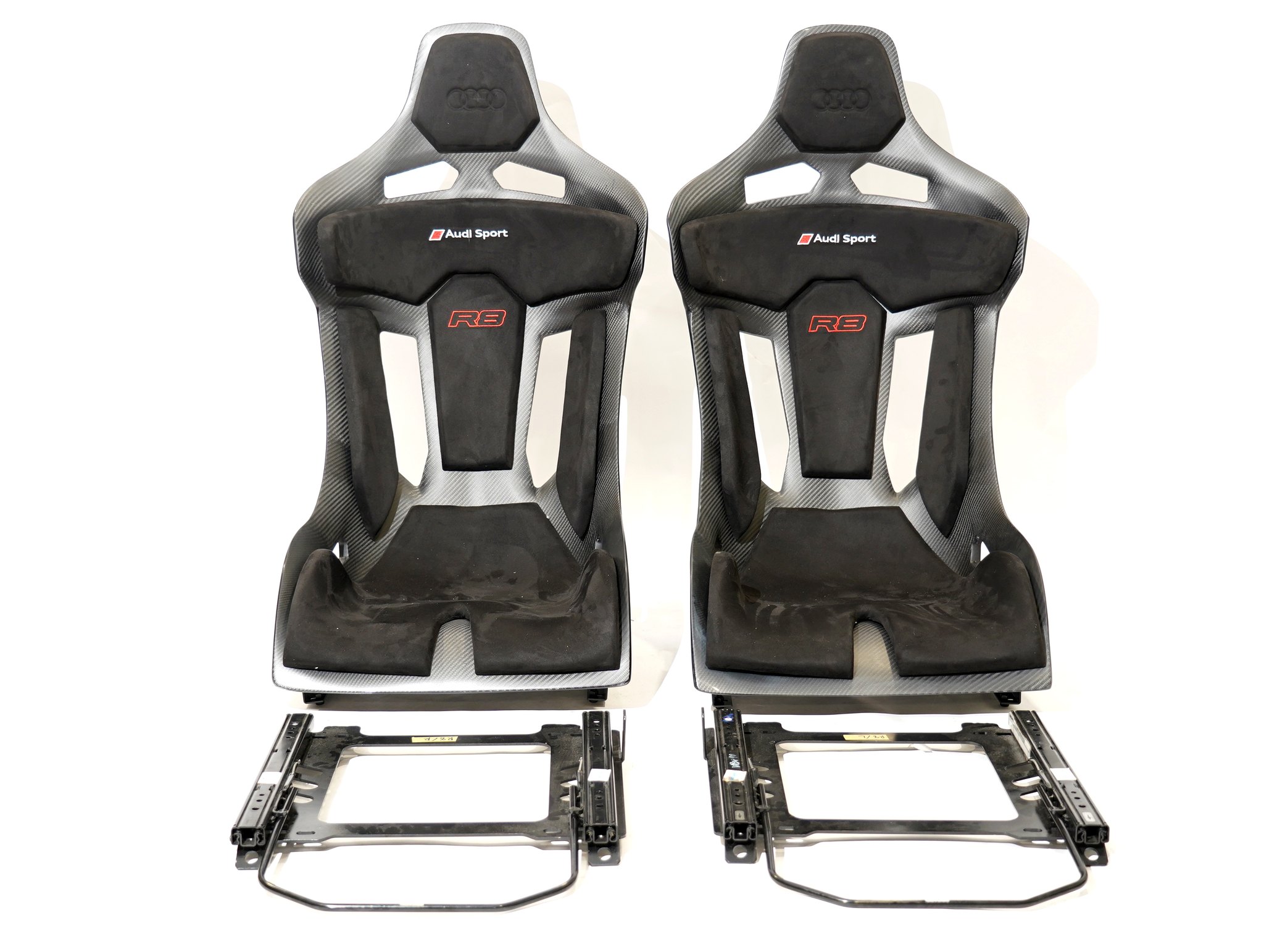 Experience the pinnacle of sport luxury with our Matt Carbon Fiber GT-Max seats, including Audi R8 plug&play rails and slider kit, debossed Audi logo on headrest plus R8 and Audi Sport logo stitching on backrest, complete with Alcantara padding.