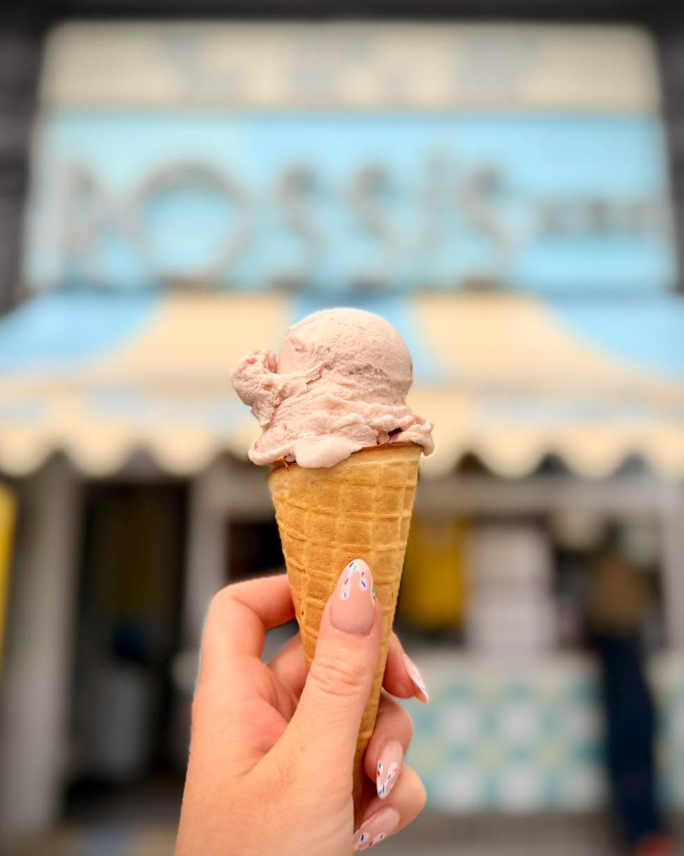 What a beautiful morning!
Today’s Flavours ☀️
🤍 Natural (of course)
🤎 Chocolate
❤️ Raspberry
🖤 Dark Chocolate Ripple
We also still have our prancing pony float available to takeaway 🥤