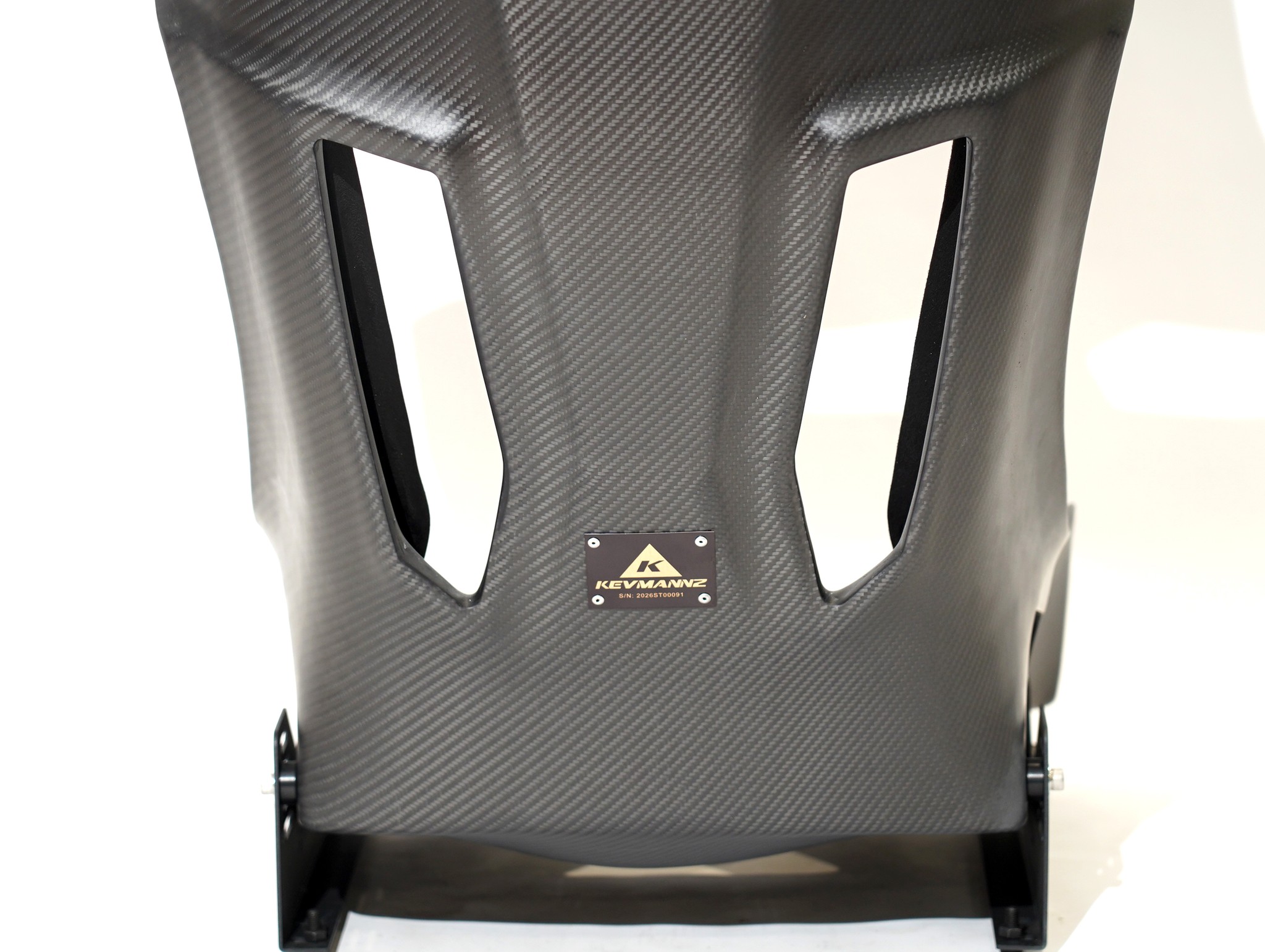 Experience the pinnacle of sport luxury with our Matt Carbon Fiber GT-Max seats, including Audi R8 plug&play rails and slider kit, debossed Audi logo on headrest plus R8 and Audi Sport logo stitching on backrest, complete with Alcantara padding.