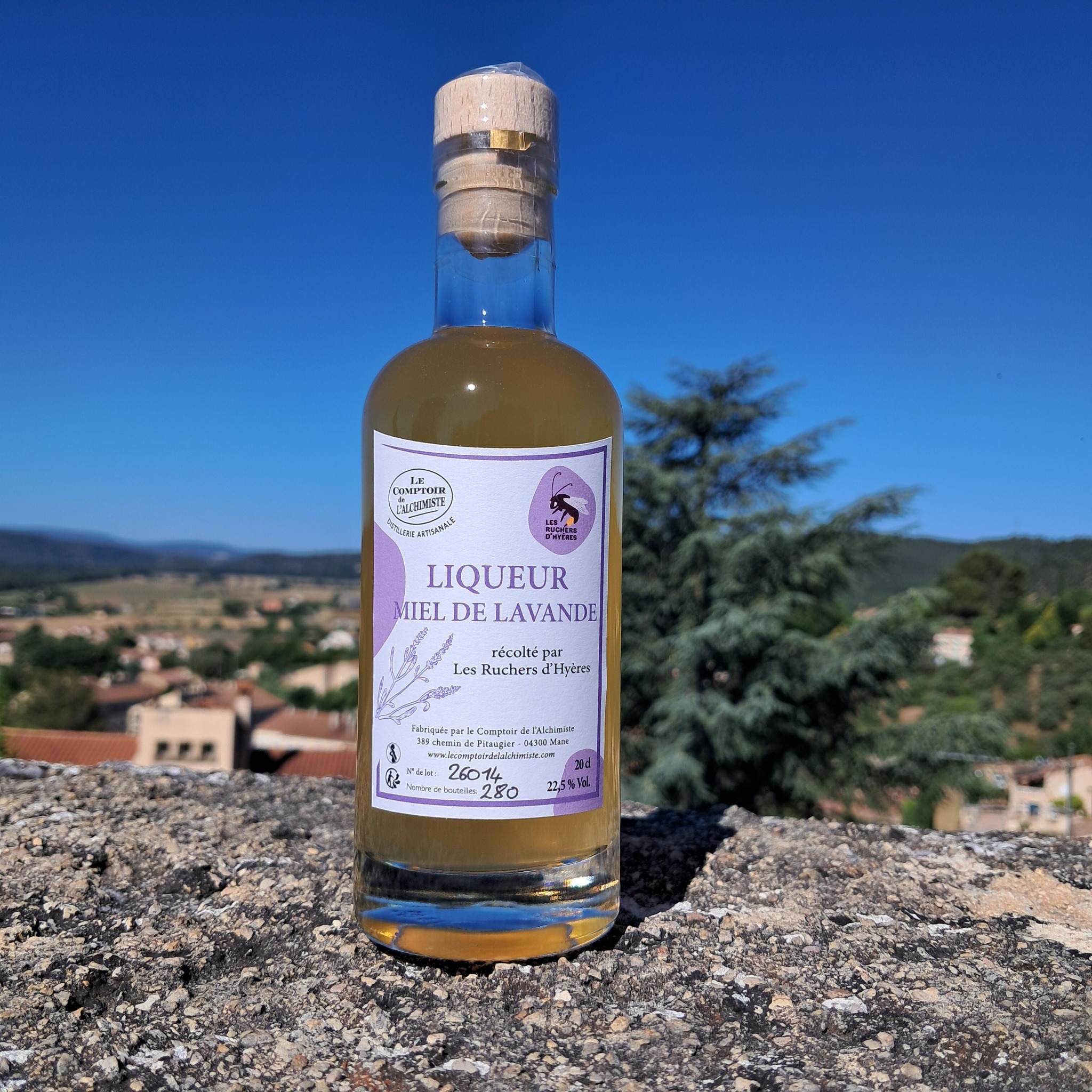 Avis aux amateurs, la liqueur de miel de lavande est de nouveau disponible.
En petite quantité cette année du à la mauvaise récolte de miel de lavande de l'année dernière.
Profitez-en !
#lecomptoirdelachimiste #artisanatlocal #SaveursLocales #LiqueursArtisanales #mieldelavande #liqueurdemiel