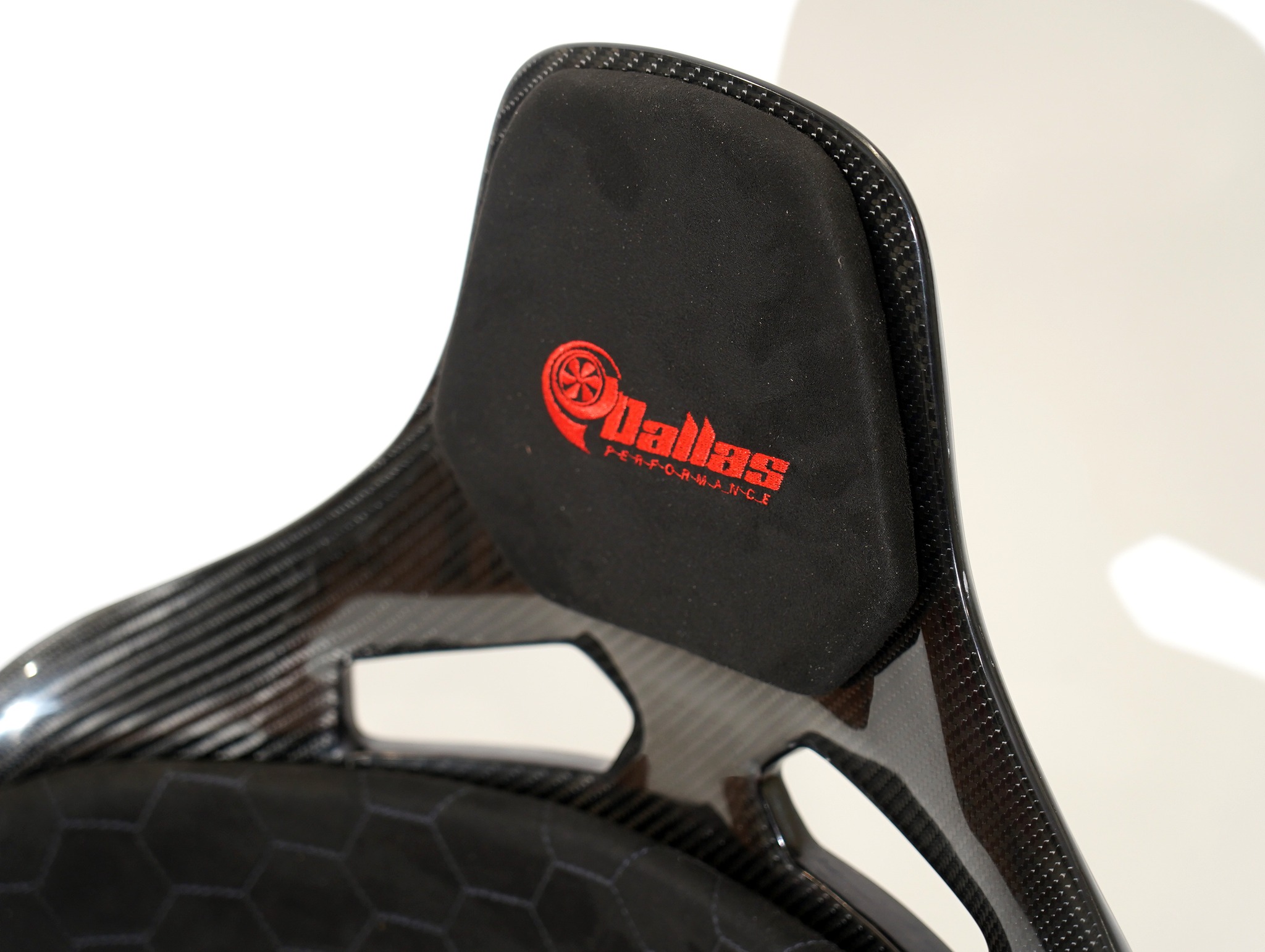 Rise to new heights with KevMannz's Carbon Fiber Bucket Seats, expertly crafted with GT-Max, Audi R8 plug&play rails and a slider kit.
Amplify your drive with bespoke black Alcantara padding, featuring a refined honeycomb stitching pattern and subtle logo embroidery on the headrest and backrest padding, and discover a driving experience that's truly elevated.