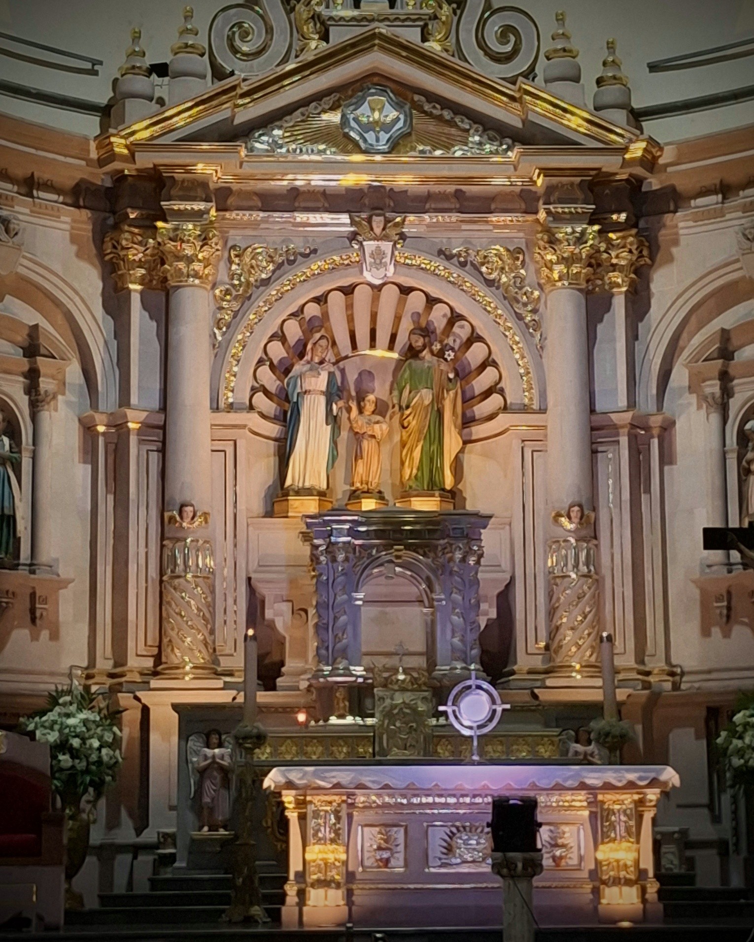 Cómo #coro #sacro nos encantan los #JuevesEucarísticos. Momentos de adoración y agradecimiento por el talento que #Dios nos dio a cada uno de los #músicos que integramos Ezequiel Música Sagrada.