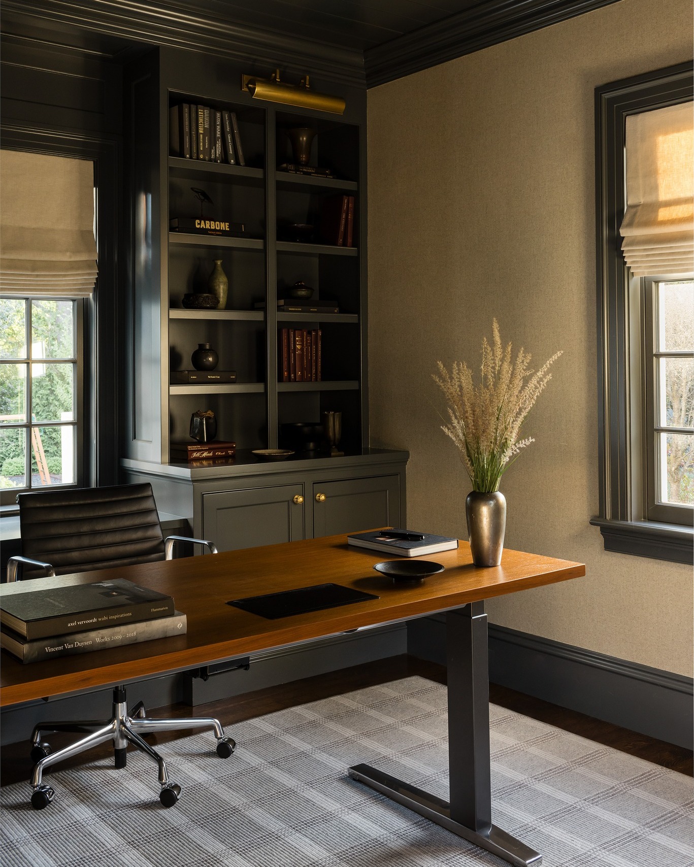 Every home tells a story through the moments shared inside it. This Father’s Day, we celebrate the families, memories, and everyday traditions that turn thoughtfully crafted spaces into a place to call home.
Photography: @joyellewest
Interior Design: @barkoffcoppola.interiors
Architect: @patrickahearnarchitect
#HappyFathersDay #FathersDay #HomeIsWhereTheHeartIs #FamilyAtHome #CustomHomes #CustomHomeBuilder #LuxuryHomes #LuxuryHomeBuilder #CustomHomeDesign #LuxuryHomeDesign #ThoughtfulDesign #TimelessDesign #InteriorDesignInspo #HomeOfficeDesign #OfficeDesign #StudyDesign #CustomInteriors #InteriorDetails #ArchitecturalDetails #FineHomebuilding #QualityCraftsmanship #CraftsmanshipMatters #ResidentialArchitecture #NewEnglandHomes #NewEnglandLiving #MassachusettsHomes #MassachusettsBuilder #FallonCustomHomes