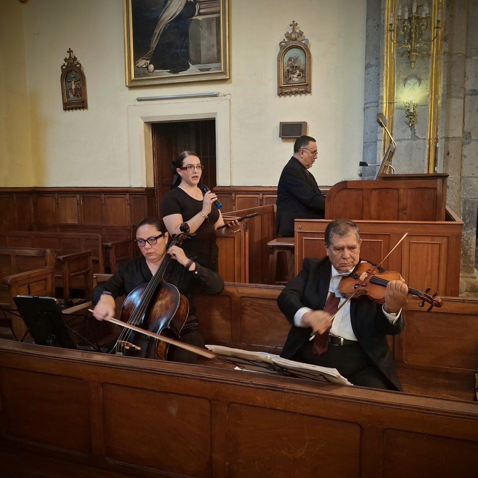 El #Templo de Nuestra Señora del Carmen es uno de nuestros #Recomendadosparabodas de este #2026
El ensamble de 4 músicos: Organista, violín, cello y soprano. Es perfecto para #Bodas íntimas y exclusivas.
Agenda tu consultoría gratuita sobre música y coros para bodas.
WhatsApp 3316143194