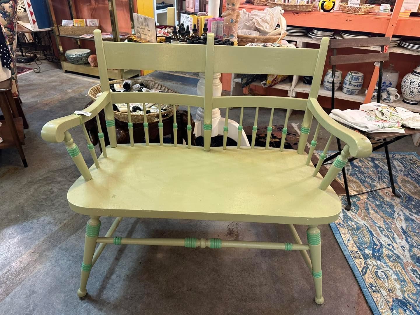 We love a good bench 👏
Stick one at the foot of your bed, in your entryway, at the end of a dining table…tons of options for these versatile pieces!
