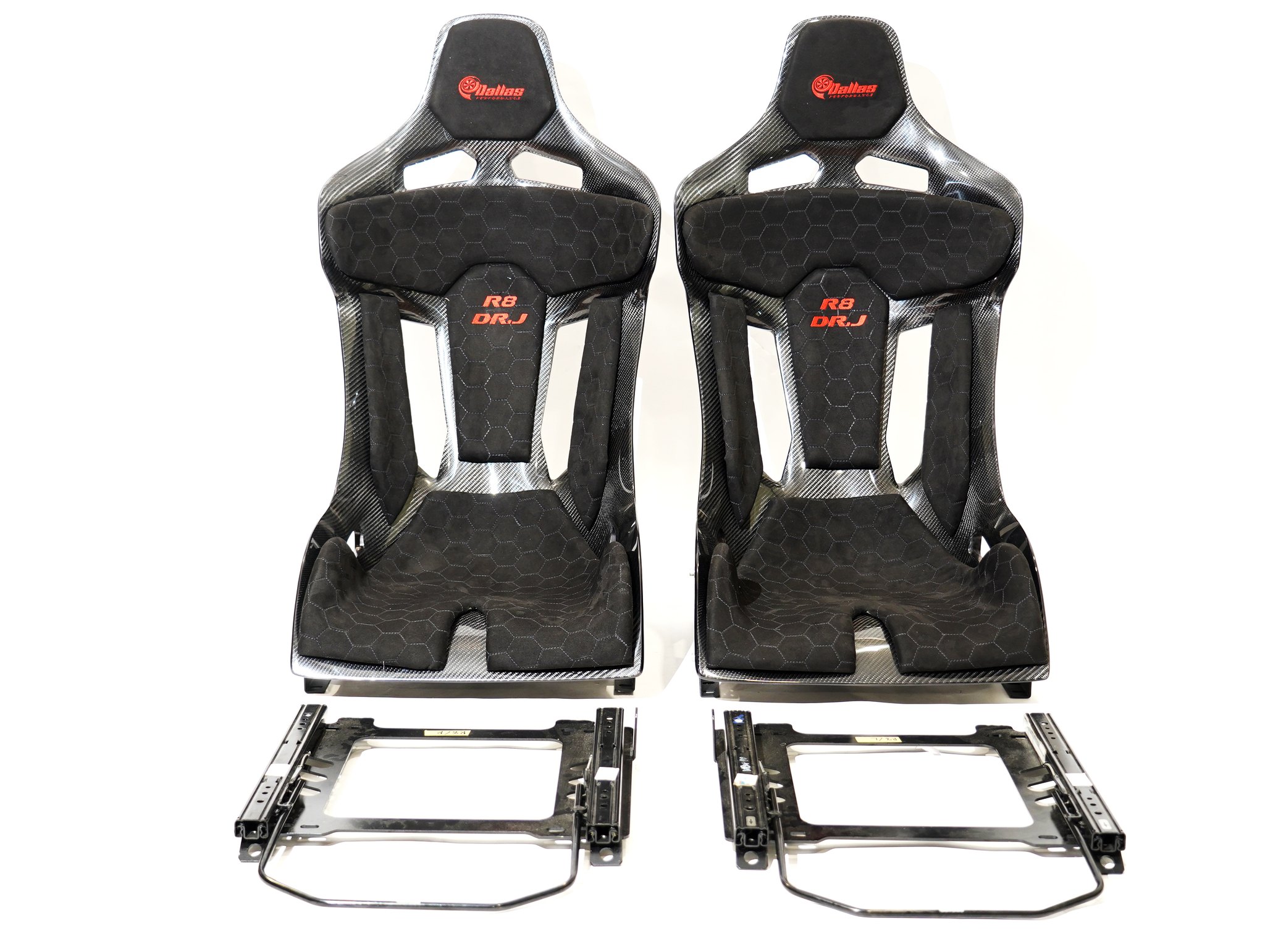 Rise to new heights with KevMannz's Carbon Fiber Bucket Seats, expertly crafted with GT-Max, Audi R8 plug&play rails and a slider kit.
Amplify your drive with bespoke black Alcantara padding, featuring a refined honeycomb stitching pattern and subtle logo embroidery on the headrest and backrest padding, and discover a driving experience that's truly elevated.