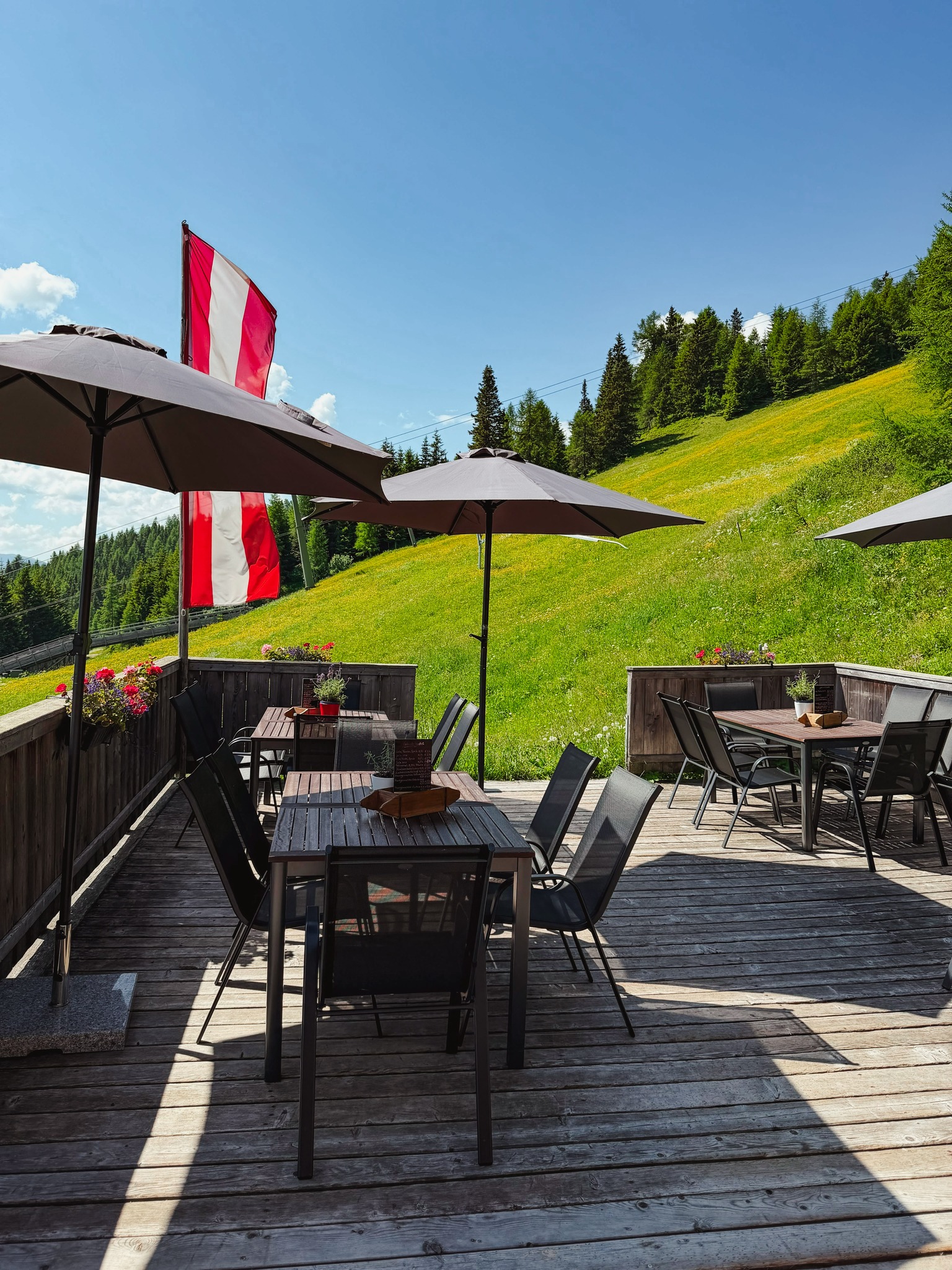 Heute ab 11 Uhr geöffnet - bei schönstem Terrassenwetter! 😊☀🏔