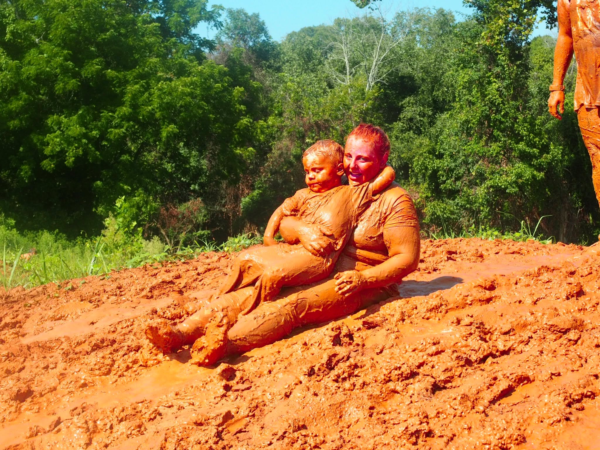Dirty and loving it 🥰
🌺www.ohanamudrun.com
#OhanaMudRun #MorgantonMudRun #MudRunNC #MorgantonNC #FamilyMudRun #KidsMudRun #FamilyFun #GetMuddy #MudLife #Muddy #ObstacleRace #SummerFun #mudbuddies #ExploreNC #mudfriends #mudmama #mudrun #ohanamudrun #familyfun #mudtherapy #magicmud #mudslide #playinthemud #getmuddy #mudday