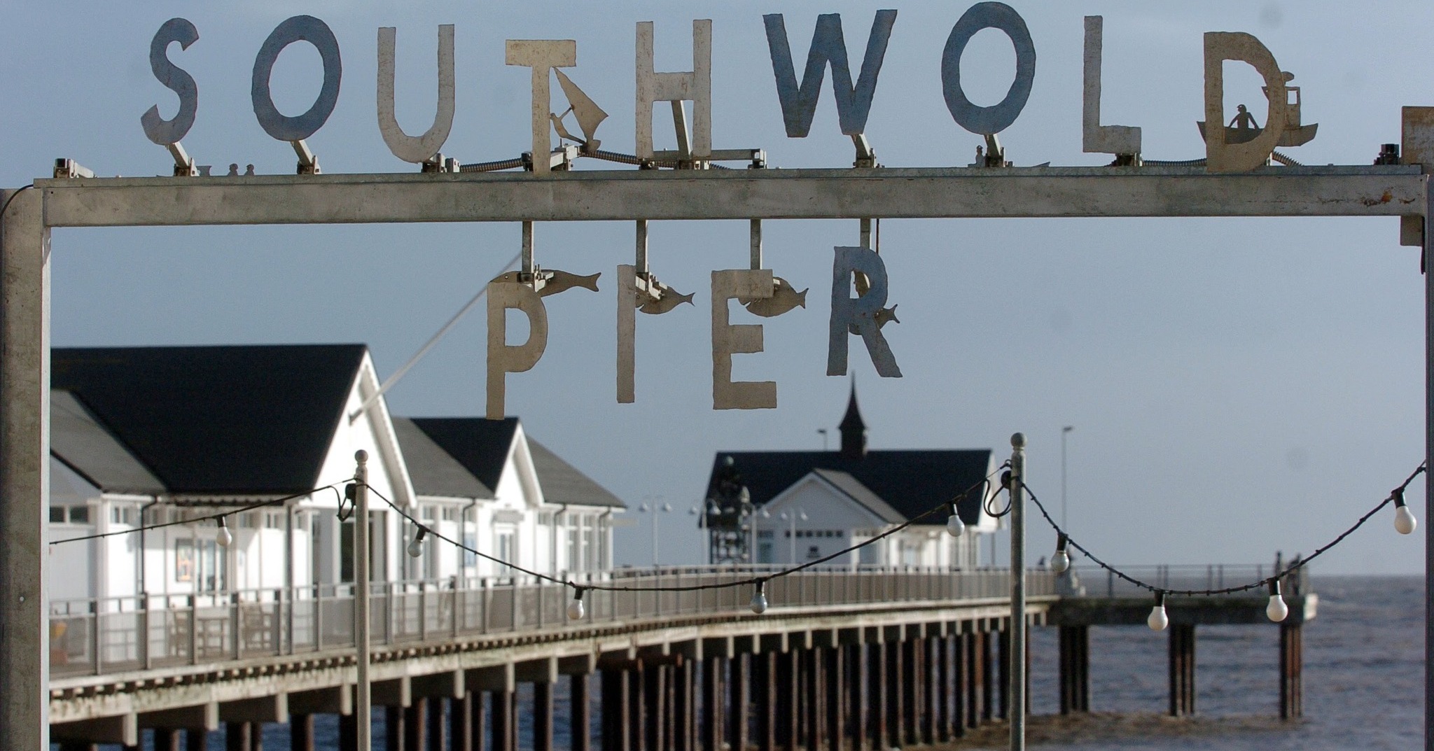 Ready to discover the perfect seaside town? From family-friendly golden sands to sophisticated coastal retreats, the East Coast of East Anglia has it all!☀️
You can stroll along the historic Victorian pier in Southwold, admire the iconic colourful beach huts at Wells-next-the-Sea, or ride the rollercoaster on Great Yarmouth's Golden Mile. Whether you want to eat world-famous seafood or explore beautiful coastal nature reserves, our stunning shoreline is perfect for your next day out or staycation.
Plan your trip today! Explore our ultimate guide to the best seaside towns to find your perfect match.
https://visiteastofengland.com/articles/where-are-the-best-seaside-towns-on-the-east-coast-uk
#VisitEastOfEngland #EastAnglia #SuffolkCoast #NorfolkCoast #UKStaycation #SeasideTown #GreatYarmouth #Southwold #Cromer #SeasideEscape #DaysOutUK
