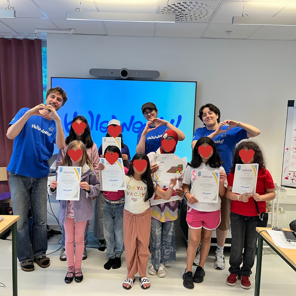Tech After School Sommar☀️
Just nu sitter ca 100 barn och unga i Göteborg och Stockholm och designar egna spel, utforskar rymden och skapar konst med pythonkod på Tech After School Sommar!
En av deltagarna sammanfattade sin sommarvecka så här🫶
"Tack så jättemycket för den här veckan Wed, Saron och Nova, det har varit jätteroligt och jag har lärt mig mycket hoppas jag får träffa er igen i framtiden."
Bästa avslutet innan semestern om du frågar oss✨