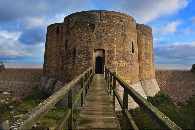 Step into history at the Martello Tower in Aldeburgh! 🏰
Built to keep out Napoleon, this unique quatrefoil-shaped fortress stands right between the River Alde and the sea at the foot of the Orford Ness peninsula.
Unwind under vaulted ceilings, soak up the maritime charm, and climb up to the stone-flagged rooftop battery for incredible coastal views. It is the ultimate spot to enjoy some local fish and chips while watching the waves! 🍟
Bonus: It is dog-friendly!🐾
@landmarktrust
Tap the link for full details.
https://visitsuffolk.com/businesses/martello-tower
#VisitSuffolk #SuffolkCoast #Aldeburgh #MartelloTower #HistoricStays #UKHeritage #CoastalEscape #DogFriendlyUK