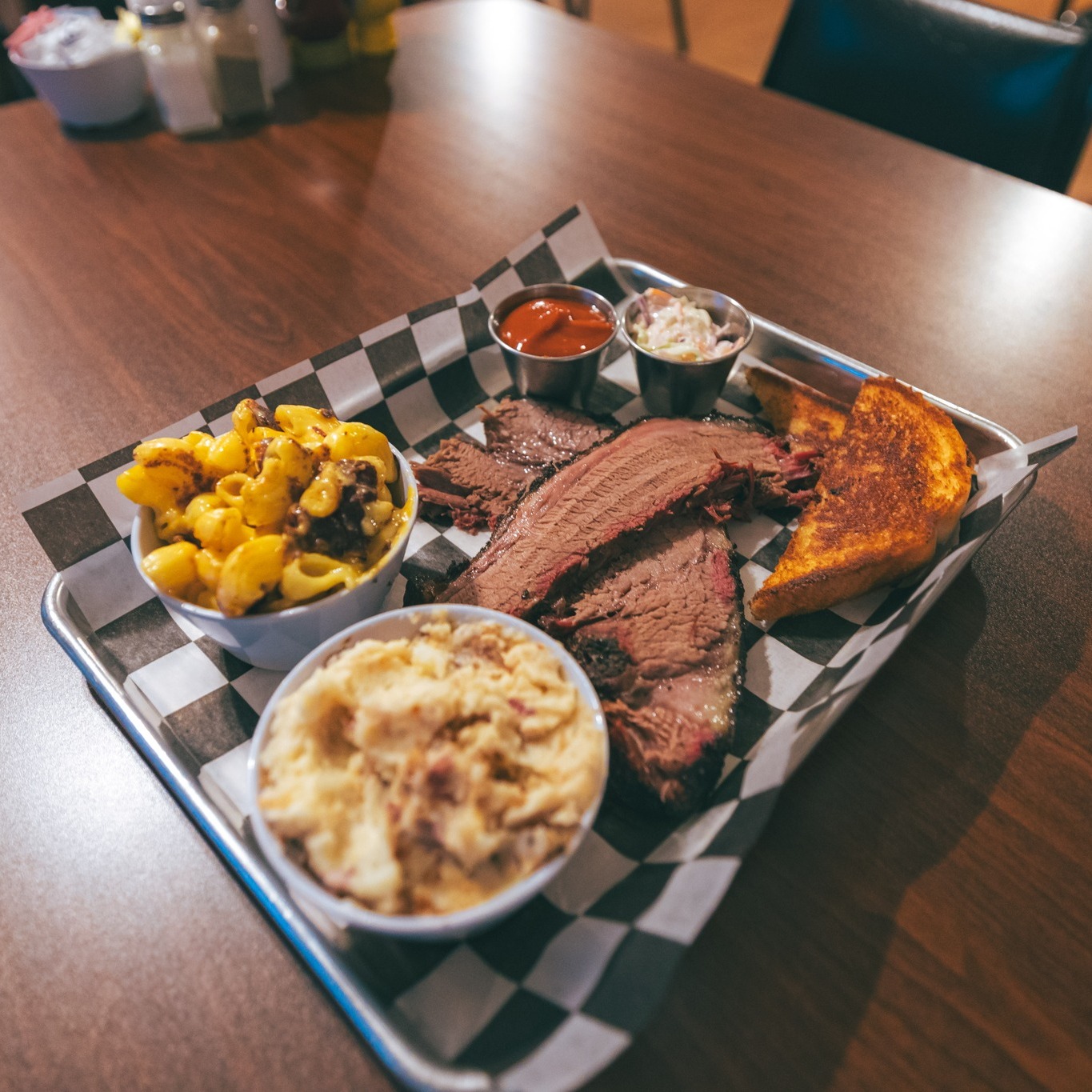 There's just nothing better than a big helping of Tennessee BBQ after a day spent exploring the Natchez Valley 😍🍽
📍Q Barbecue Co, Collinwood, TN
📸: Morrison Visuals
#NatchezValley