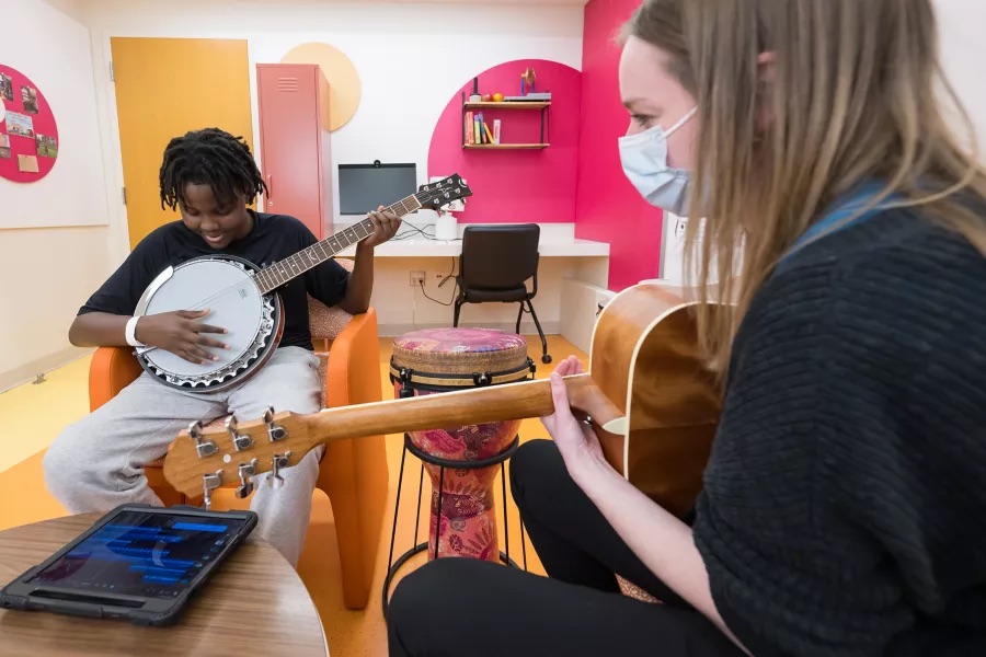 A smile and a moment of connection... Music therapy has the power to brighten even the toughest days. 💙 Through music, children can express themselves, build confidence, and find comfort when they need it most.
At Angelina's Song, we're proud to support music therapy and the incredible difference it makes in the lives of children and families every day.
📸 Photo credit: St. Jude Children's Research Hospital.
#MusicTherapyNonprofit #HealingThroughMusic #ThePowerOfMusic #MusicTherapy #ArtsInMedicine
