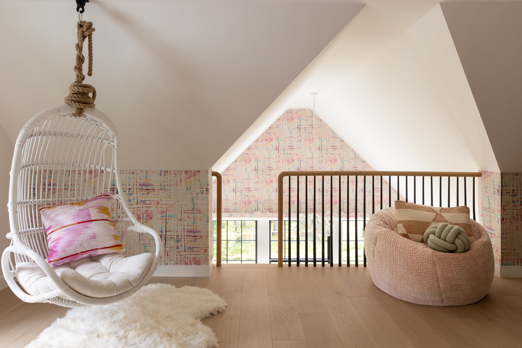 Great homes include spaces designed for every member of the family. This bright loft creates the perfect place for play, creativity, and quiet moments alike.
Photograph: @emilyobrienphoto_design
Architect: @mcalpinehouse
Interior Design: @changoandco
#LuxuryHomes #CustomHome #LuxuryLiving #DreamHome #HomeInspiration #InteriorDesign #Architecture #HomeDesign #CustomBuilder #ResidentialDesign #LuxuryInteriors #ModernLuxury #TimelessDesign #Craftsmanship #BeautifulHomes #LuxuryLifestyle #NewConstruction #HomeGoals #MassachusettsHomes #FallonCustomHomes #Playroom #KidsRoom #FamilyHome #BuiltForLiving #FunctionalDesign