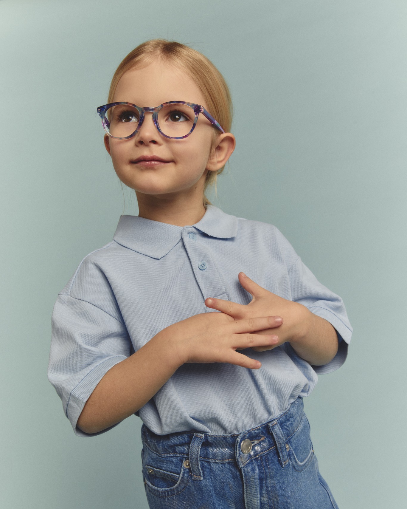 Disney Princesses
A verdadeira magia das princesas Disney não está na coroa, mas no brilho que levam no olhar.
The true magic of Disney princesses isn't in their crowns, but in the sparkle in their eyes.
#disney #disneyprincesses #princesses #princesseseyewear #visão #vision #dmdieyewear #grupodmdi #dmdigroup #collection
