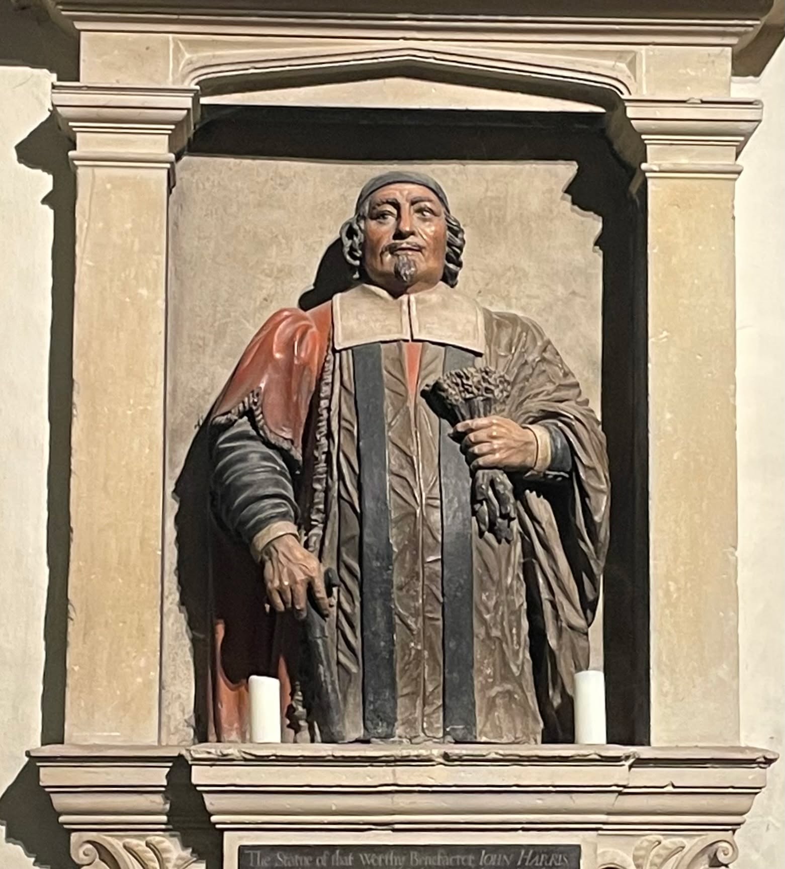 This smart chap with a colourful complexion is John Harris, once a Mayor of Oxford, and native of Burford where he has been glancing warily to his right since 1674.
#offbeatcotswolds #bluebadgeguide #bluebadgeguides
#britainsbestguides #Cotswolds #thecotswolds
#inthecotswolds #cotswoldcountry #Cotswolds_Culture #lovethecotswolds
#oxfordmayor #burfordchurch
#discoverthecotswolds #visitthecotswolds #discovercotswolds #cotswoldslife #cotswoldlife
#your_cotswolds
#visitengland
#explore_britain_ #traveling_uk
#photosofengland #instabritain #europetravel